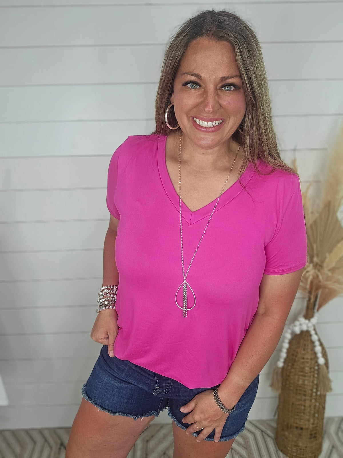 FUCHSIA V NECK BUTTER BASIC TEE