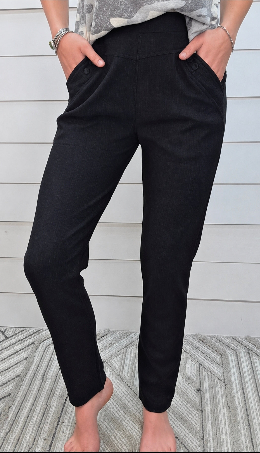 BLACK KNIT PULL ON PANTS WITH POCKETS