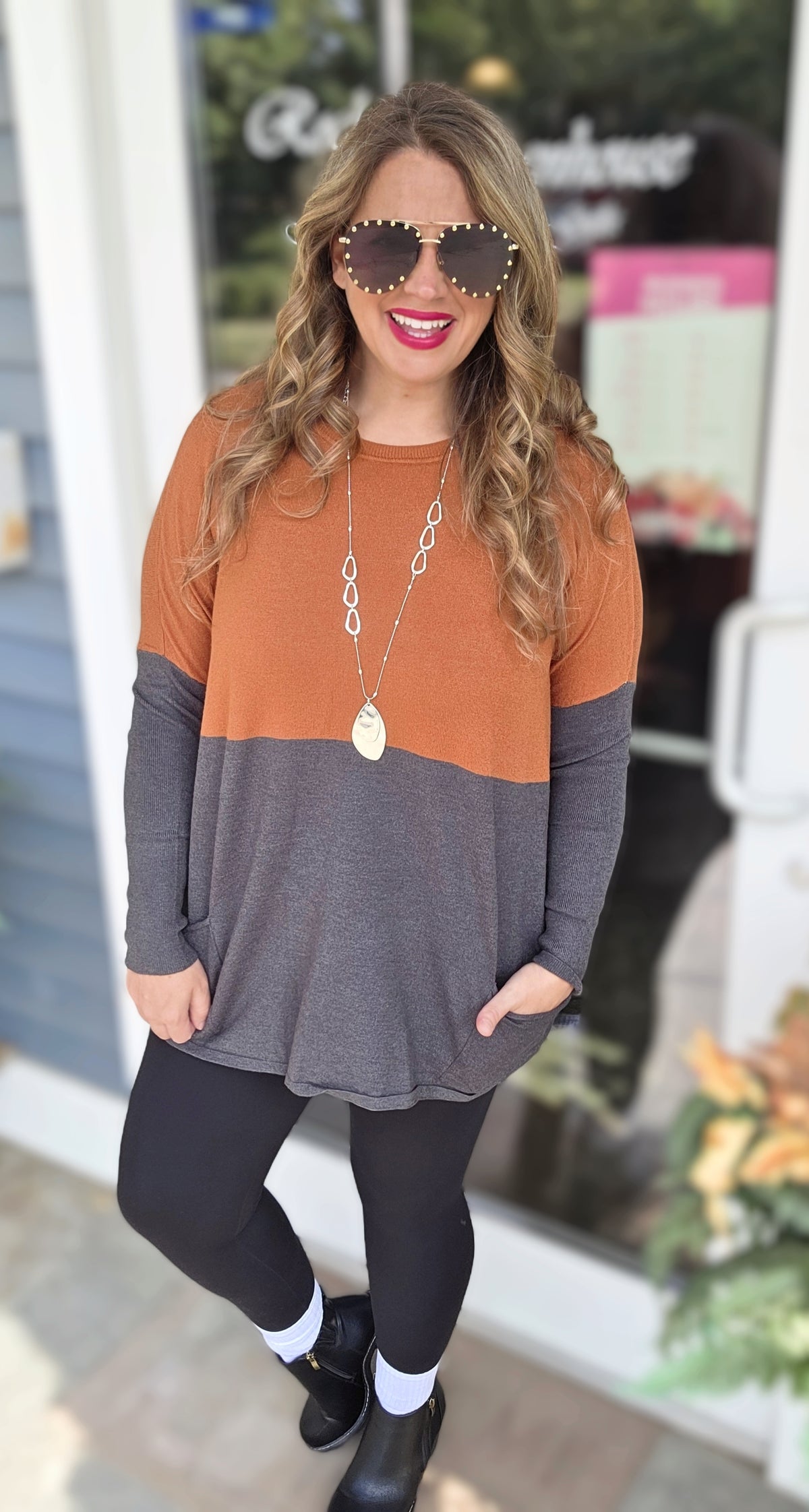 AMBER/BLACK OVERSIZED TWO TONE TWO POCKET SWEATER