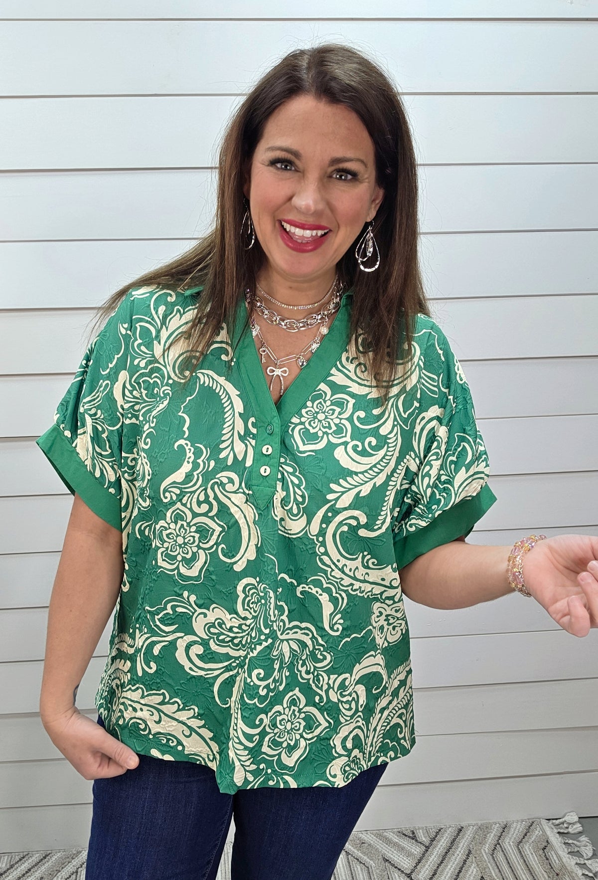 GREEN/CREAM TEXTURED OVERSIZED PRINTED V NECK TOP