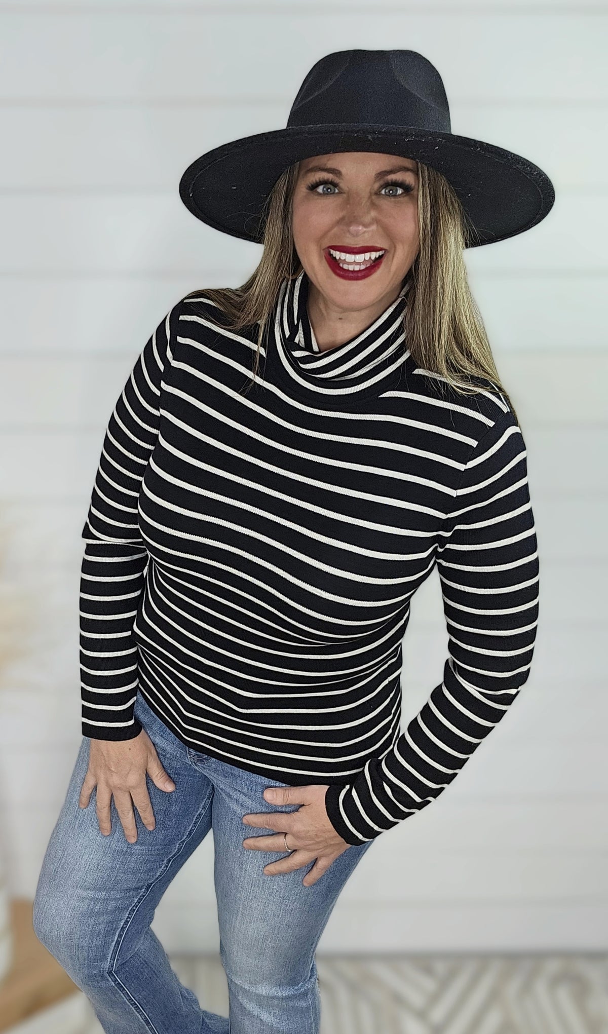 BLACK STRIPED TURTLENECK KNIT TOP