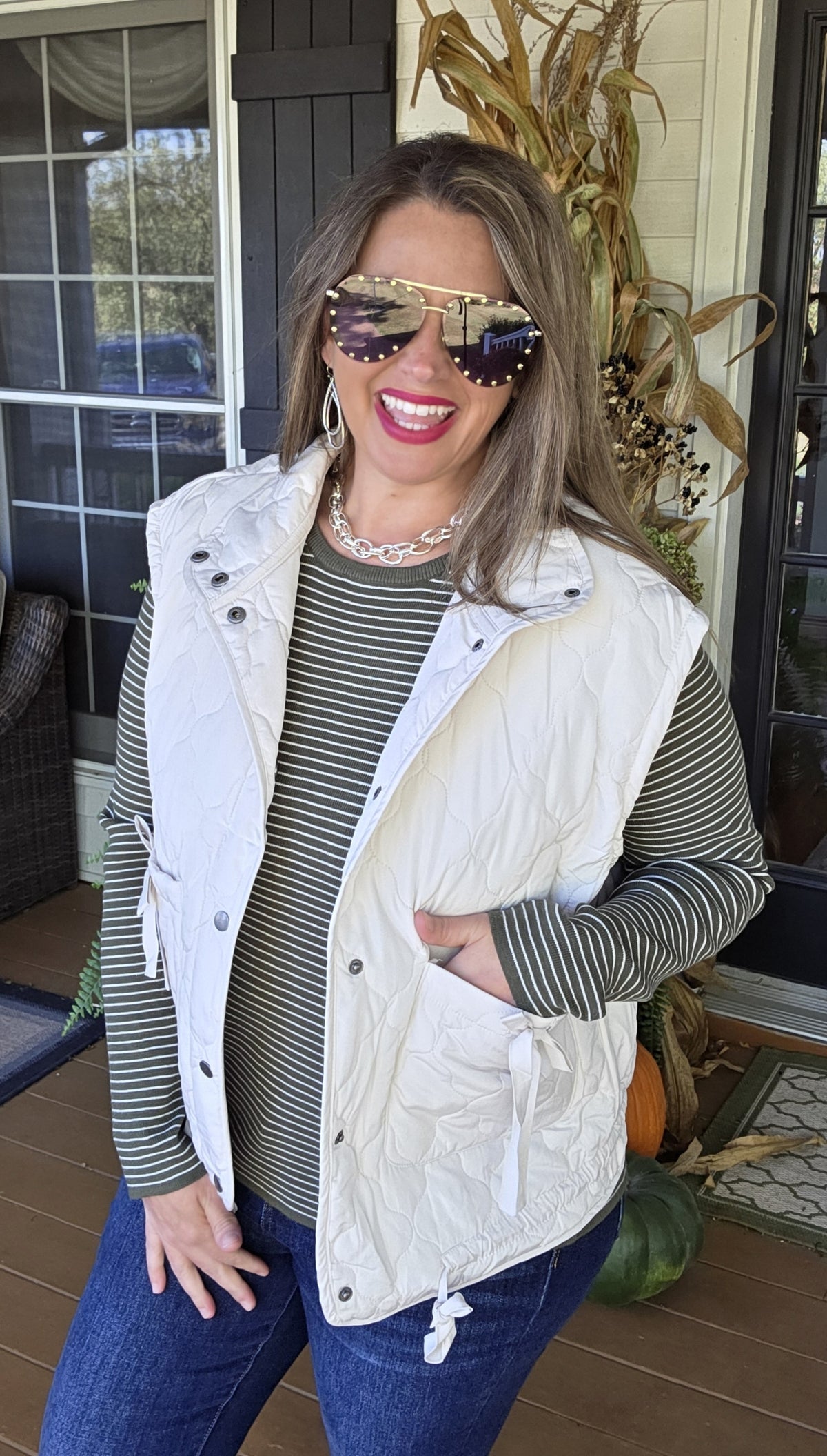 CHAMPAGNE QUILTED SNAP DOWN TIE POCKET VEST