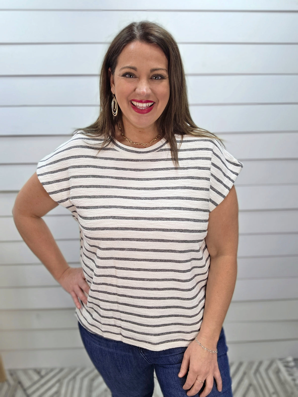 TAUPE/CREAM STRIPED TEXTURED KNIT TOP