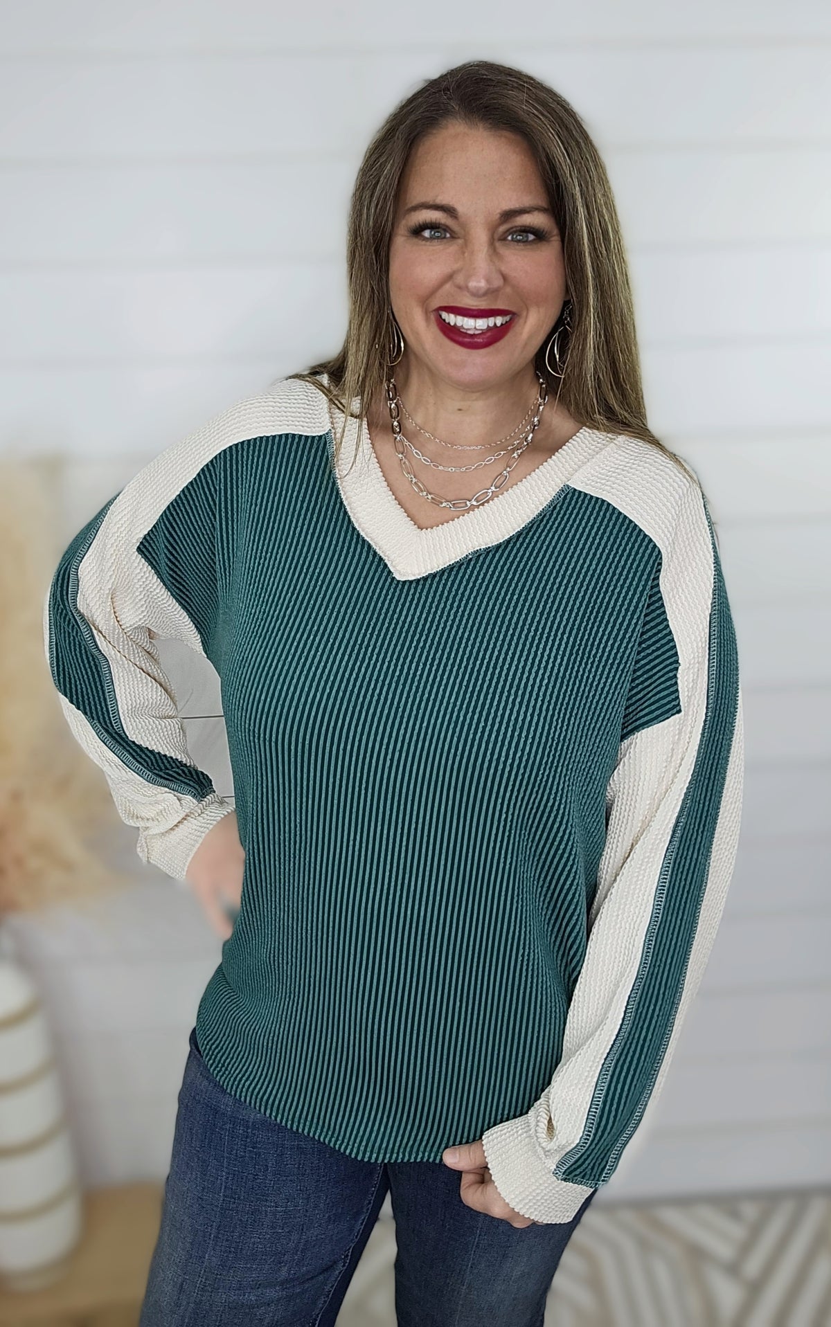 HUNTER RAISED RIBBED V NECK CONTRAST TOP