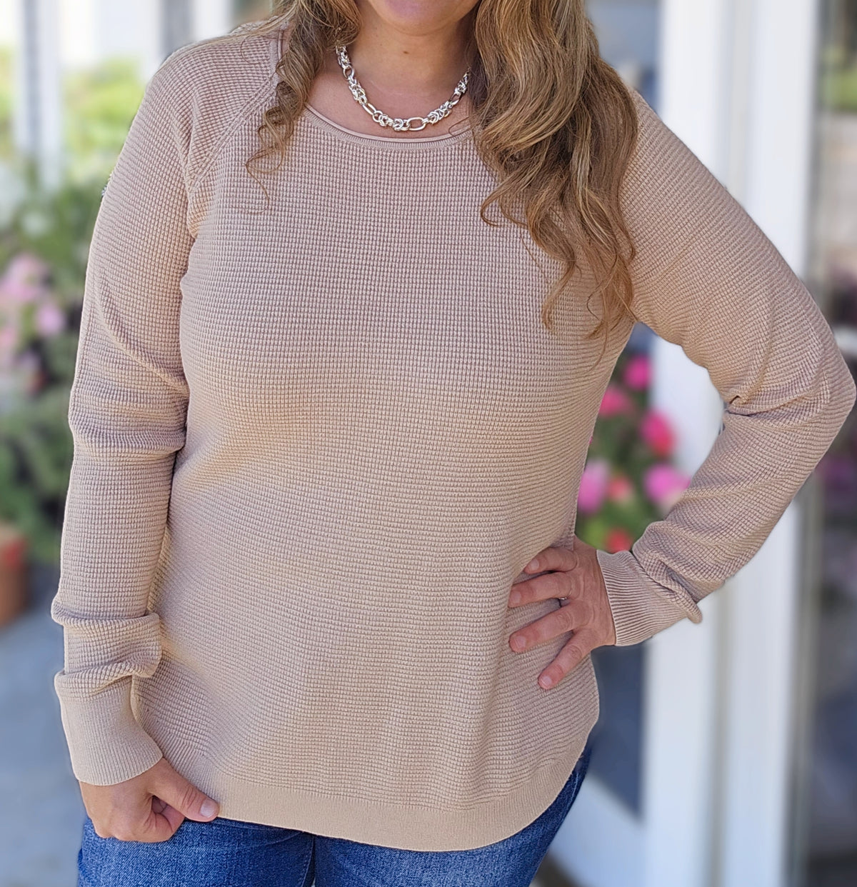 TAUPE MINI WAFFLE TEXTURE KNIT LIGHT WEIGHT SWEATER W/ CURVED HEM