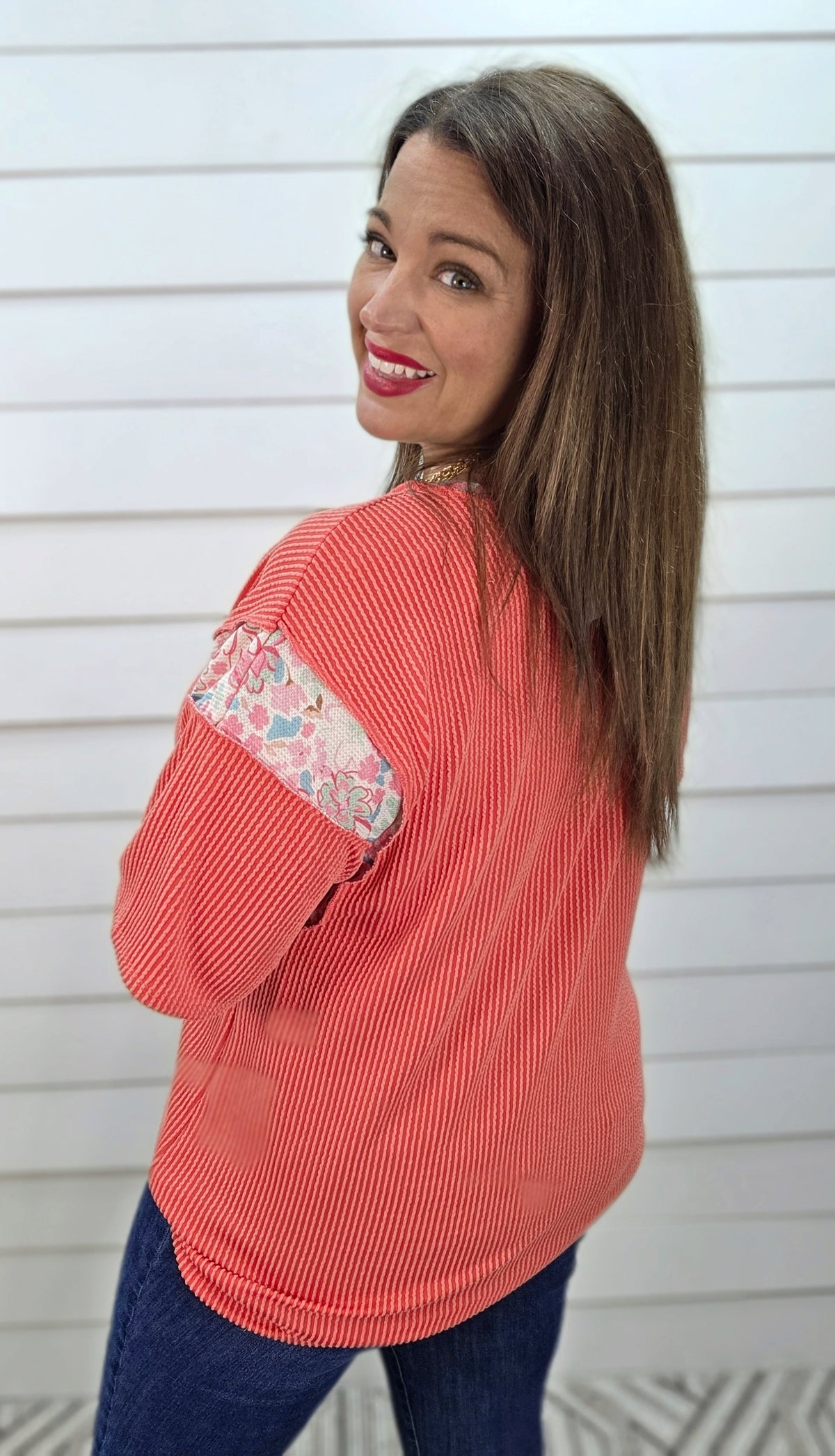 CORAL RAISED RIBBED KNIT TOP W/ FLORAL CONTRAST