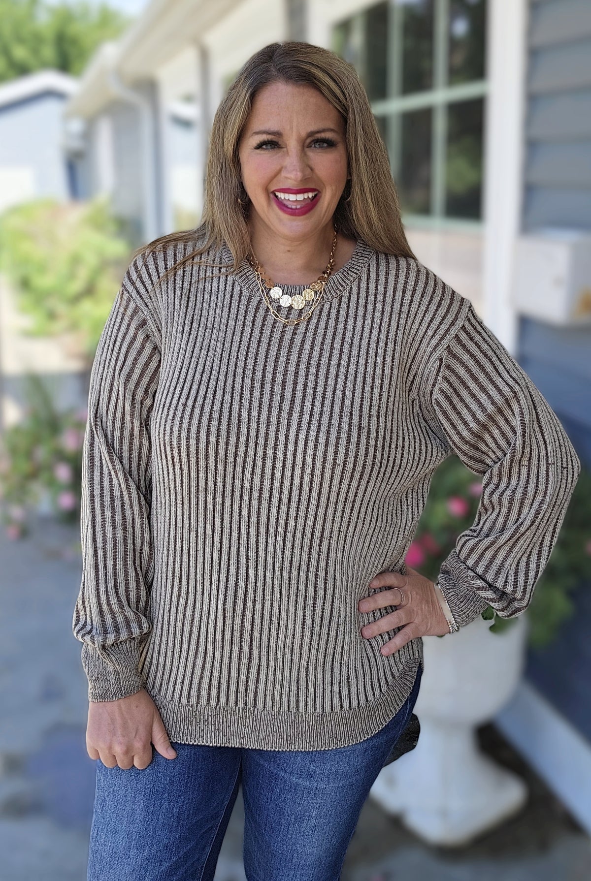 BROWN TWO TONE CURVED HEM SWEATER