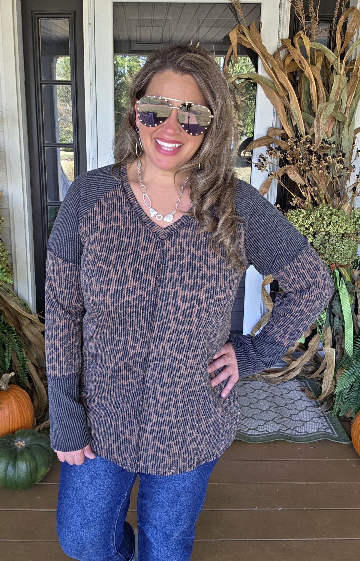 CHARCOAL/BROWN RASIED RIBBED ANIMAL PRINT TOP W/ CENTER SEAM
