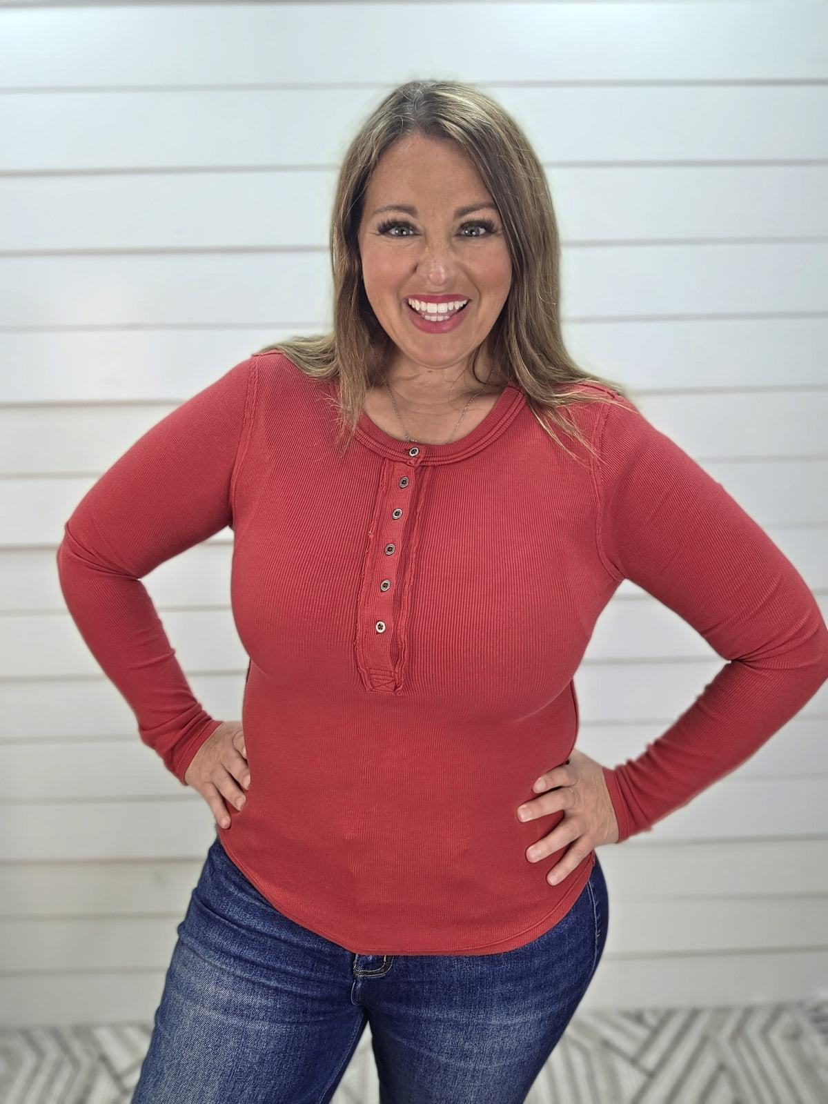 BURGUNDY FITTED HENLEY RIBBED KNIT TOP