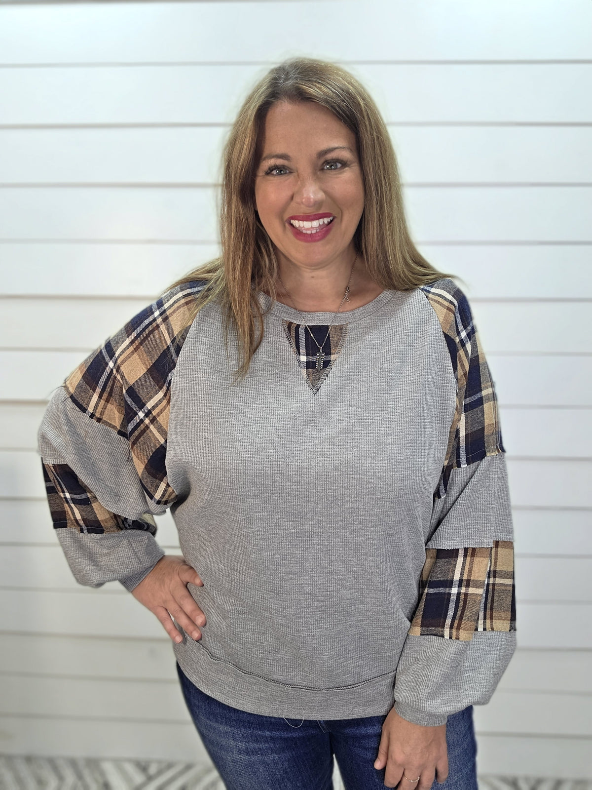 GREY WAFFLE TEXTURE LOOSE FIT PLAID ACCENT KNIT TOP