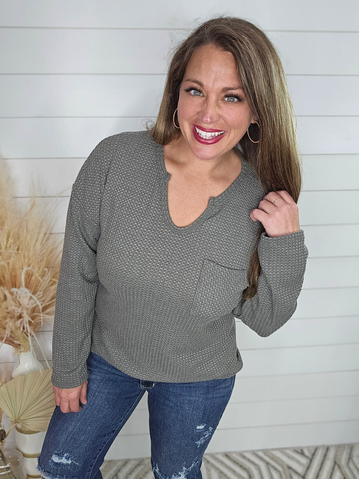 OLIVE WAFFLE V NECK CHEST POCKET TOP