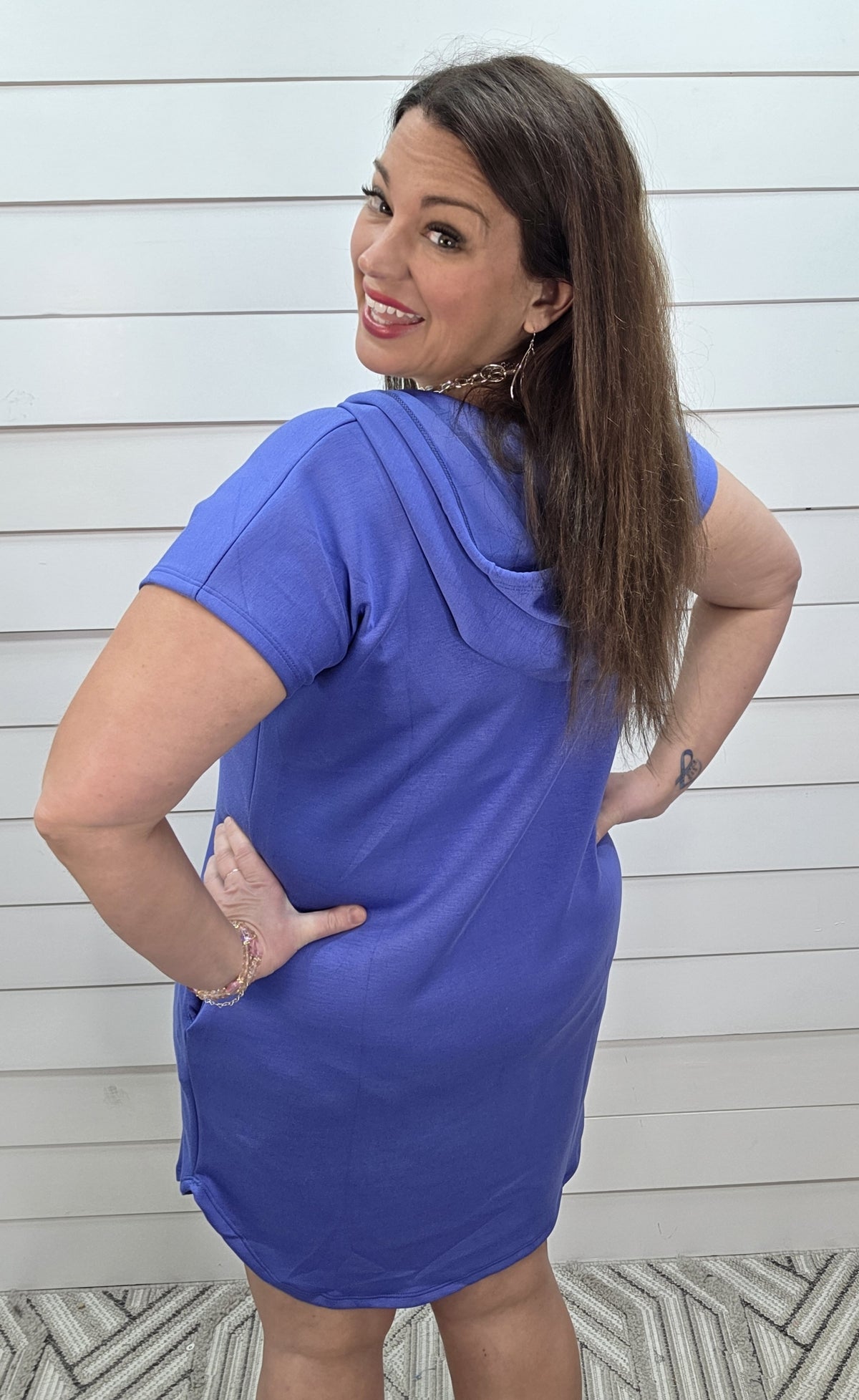 DENIM SCUBA SHORT SLEEVE HOODED DRESS