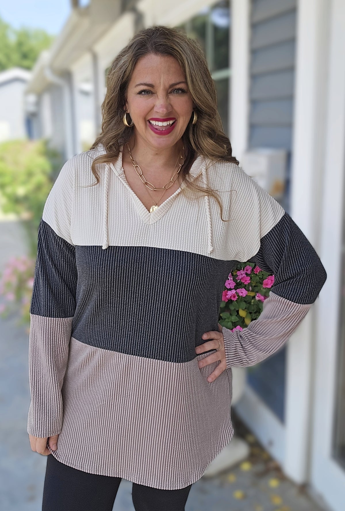 CREAM/CHARCOAL/MOCHA COLORBLOCK V NECK RAISED RIBBED HOODIE