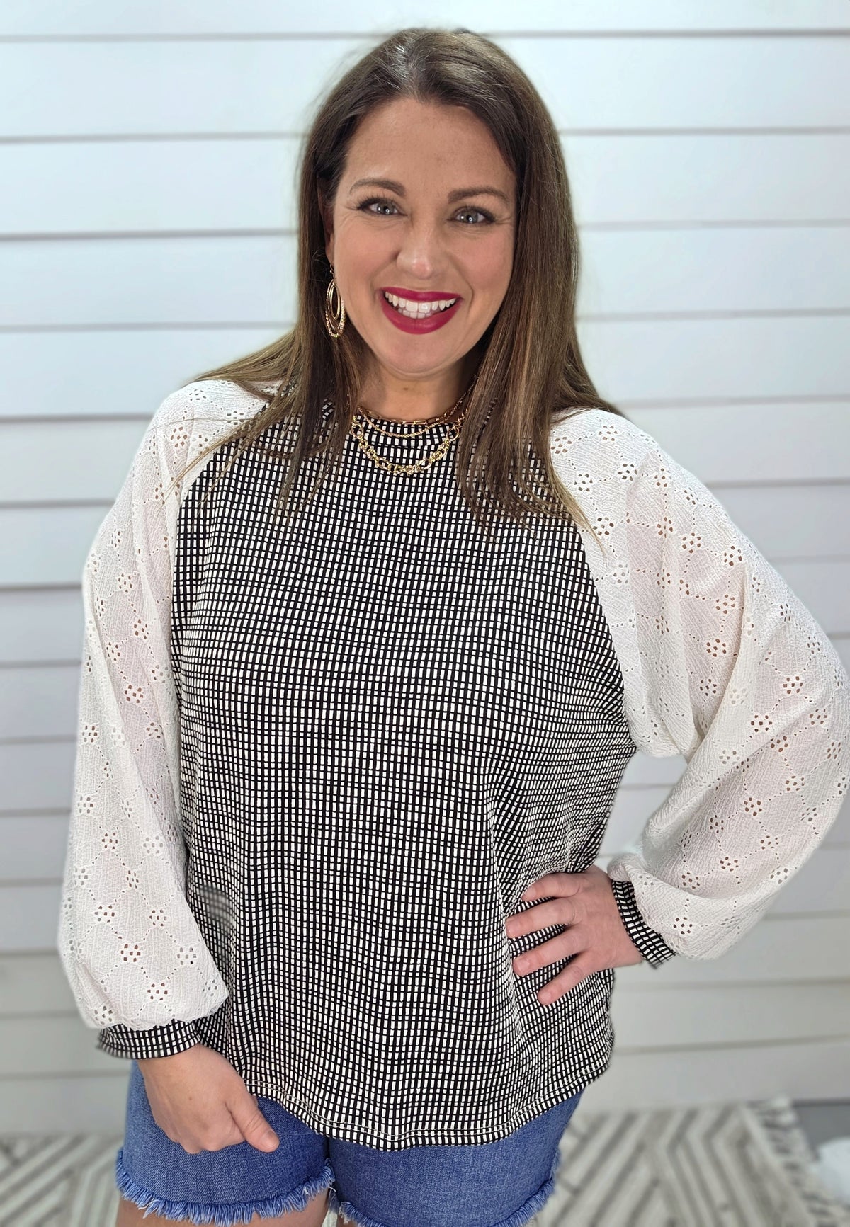 BLACK PRINTED KNIT TOP W/ CROCHET LACE SLEEVES