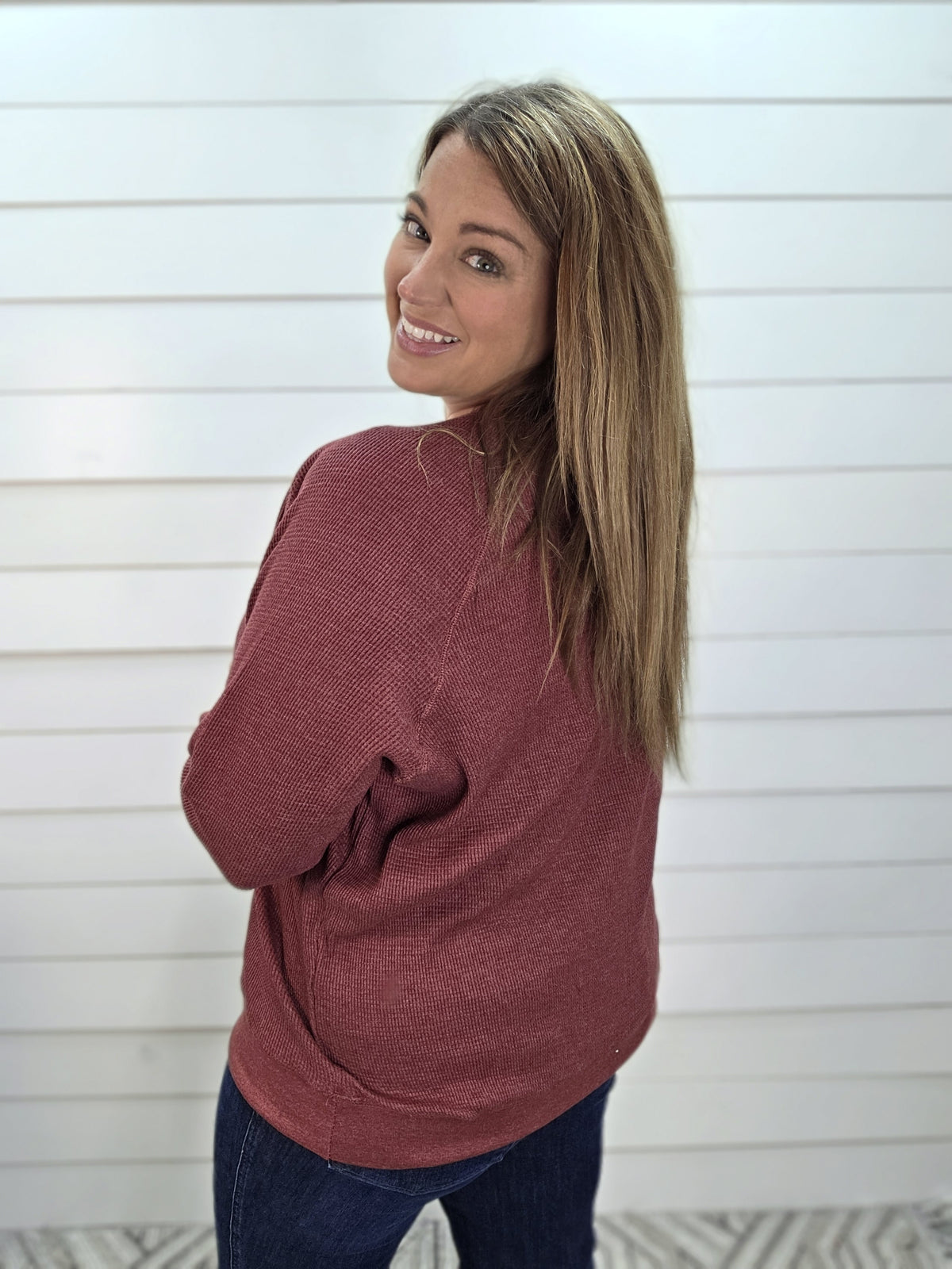 WINE WAFFLE TEXTURED BUTTON HENLEY KNIT TOP