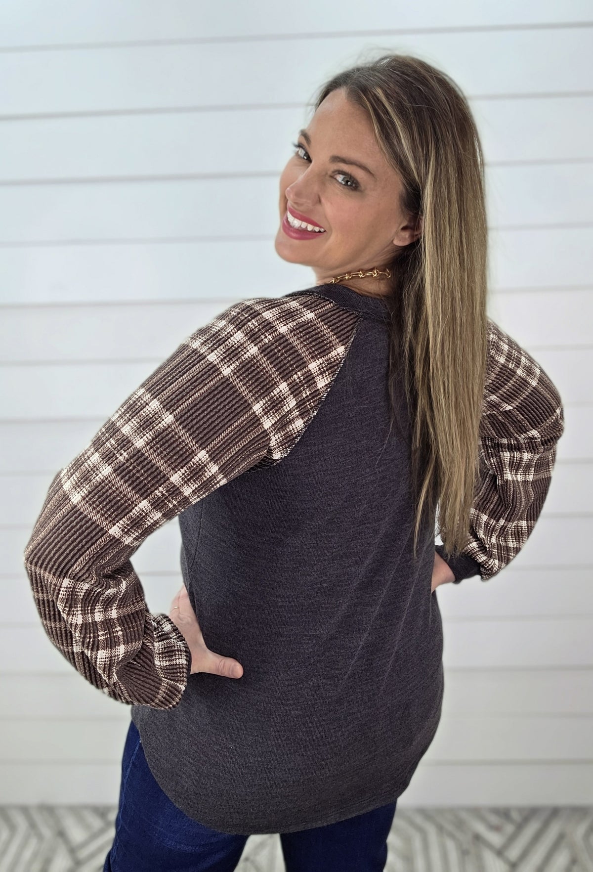 CHARCOAL KNIT TOP W/ PLAID CONTRAST SLEEVES