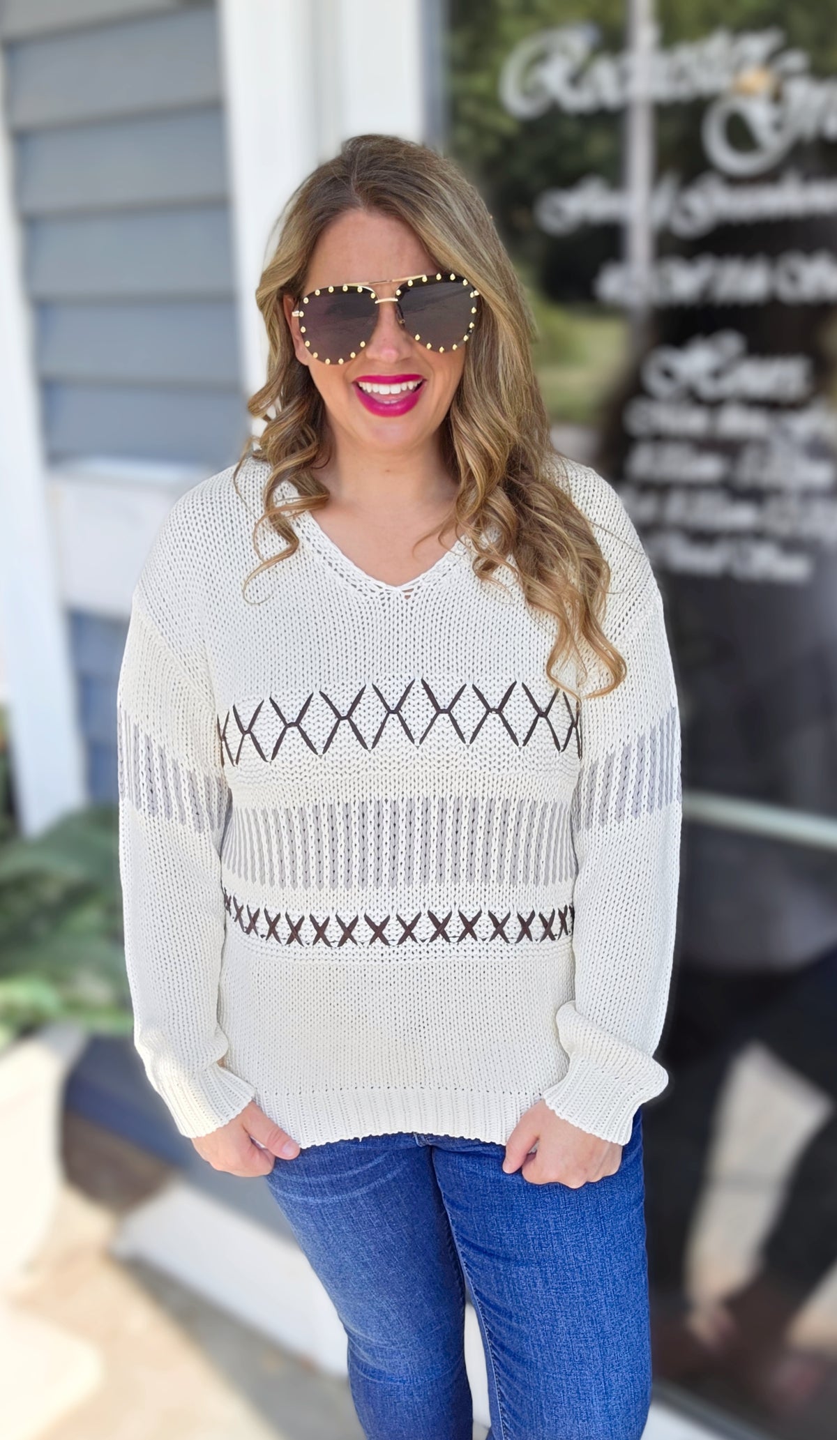 CREAM STITCHACCENT V NECK SWEATER