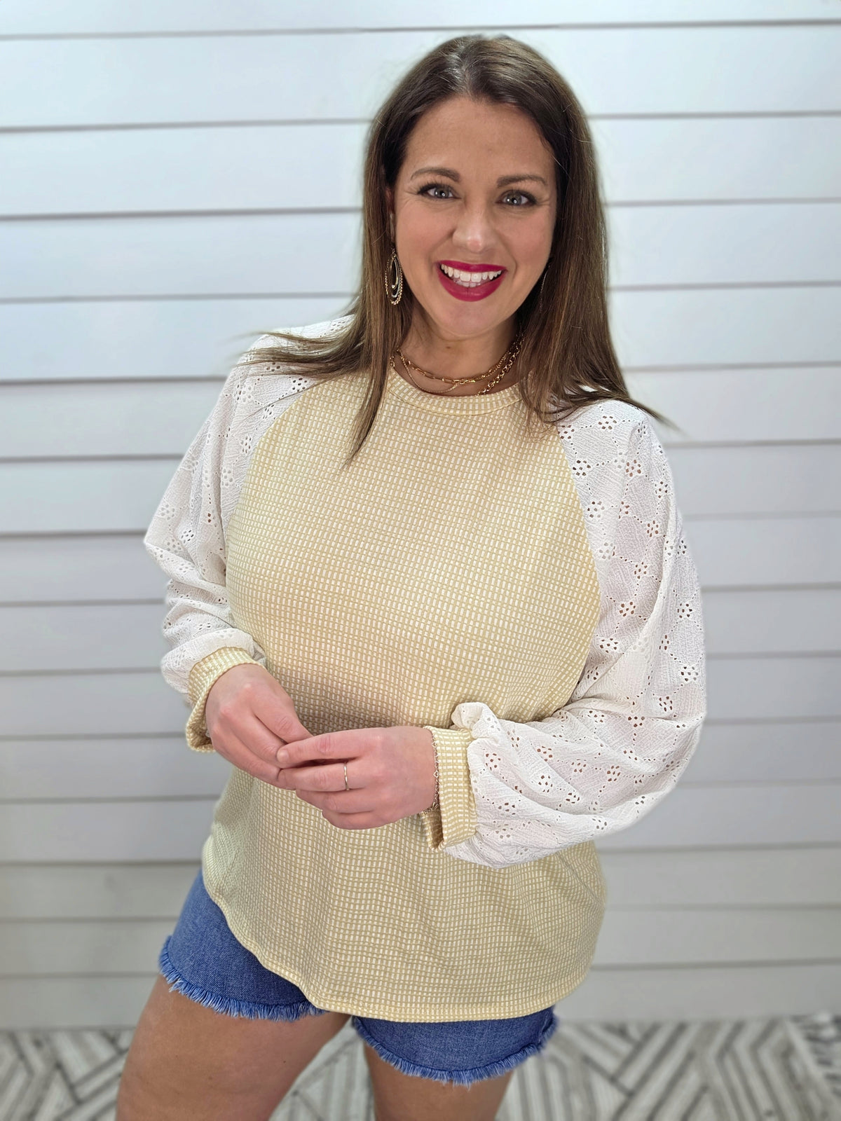 TAUPE PRINTED KNIT TOP W/ CROCHET LACE SLEEVES