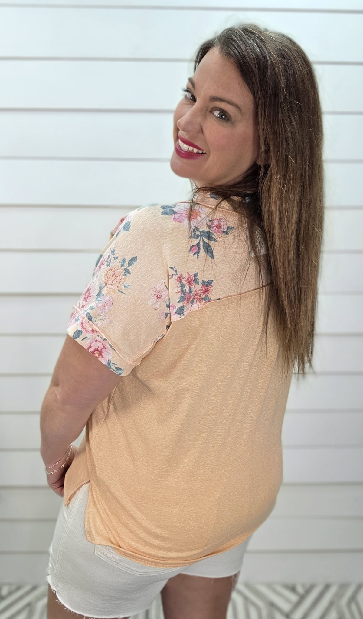 PEACH/FLORAL VNECK KNIT TOP
