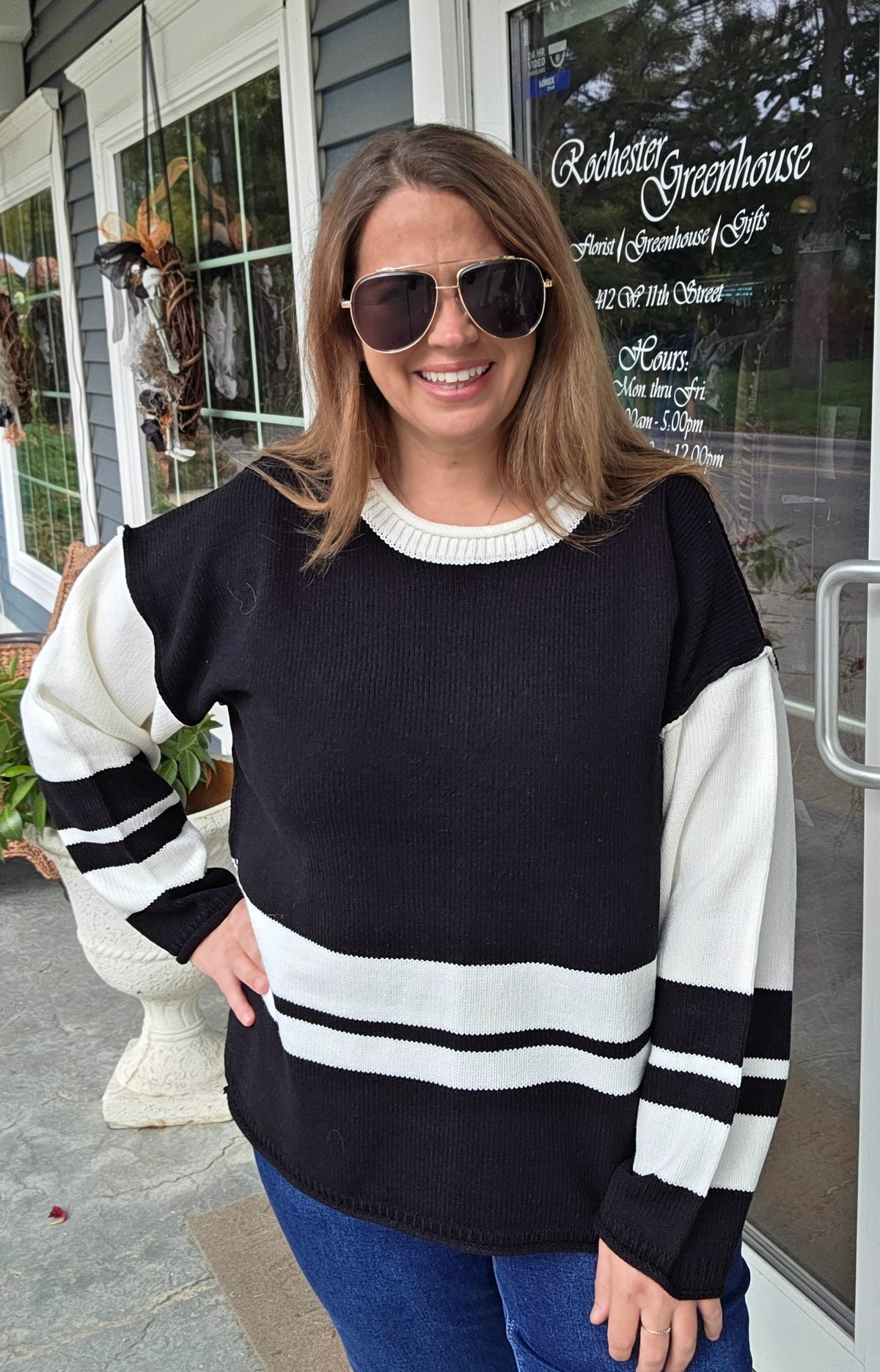 BLACK/WHITE CONTAST OVERSIZED KNIT SWEATER