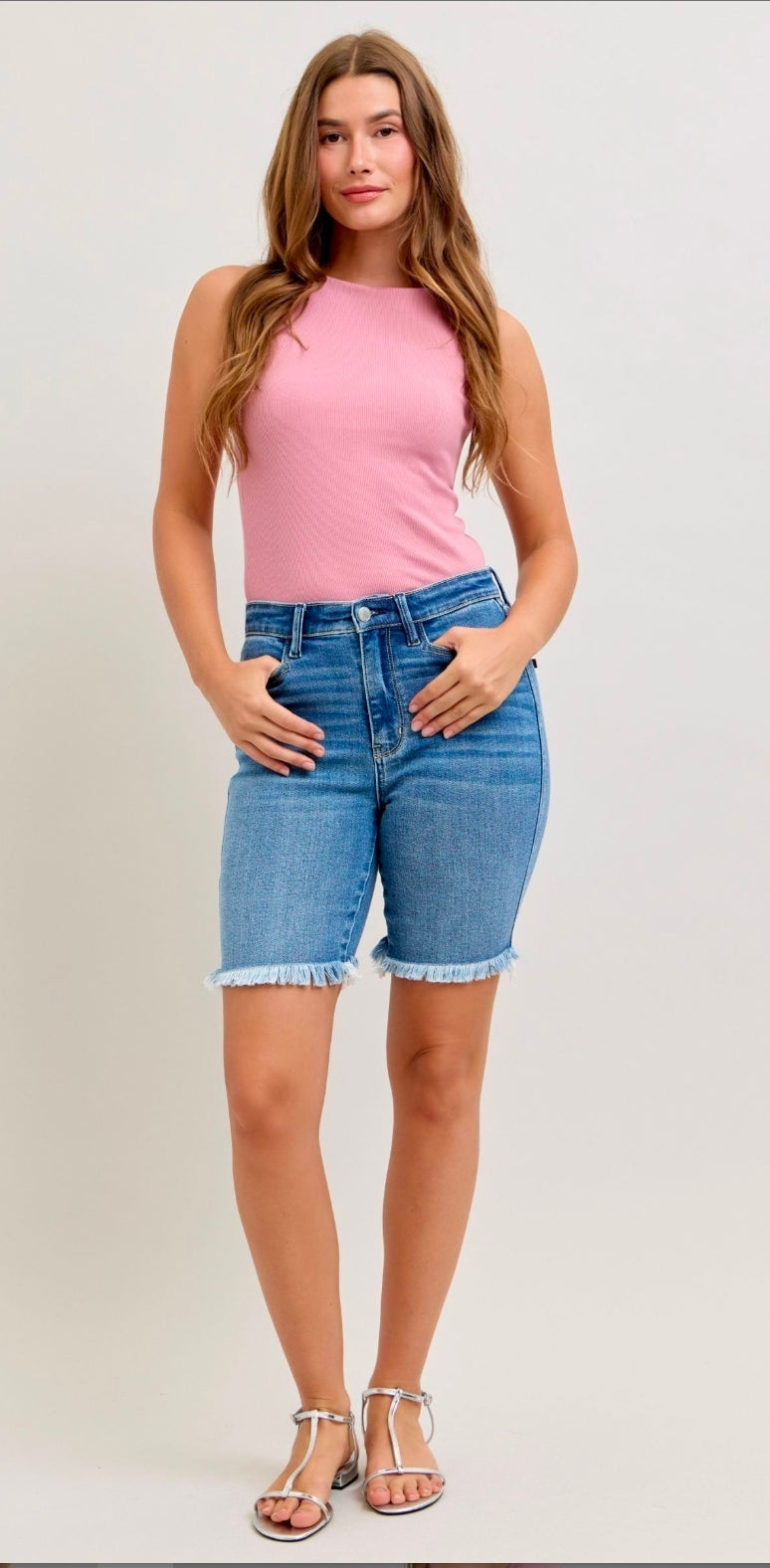 JUDY BLUE FRAY HEM BERMUDA