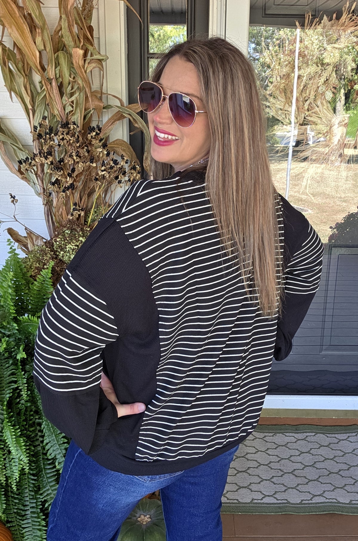 BLACK/WHITE STRIPED CONTRAST KNIT TOP
