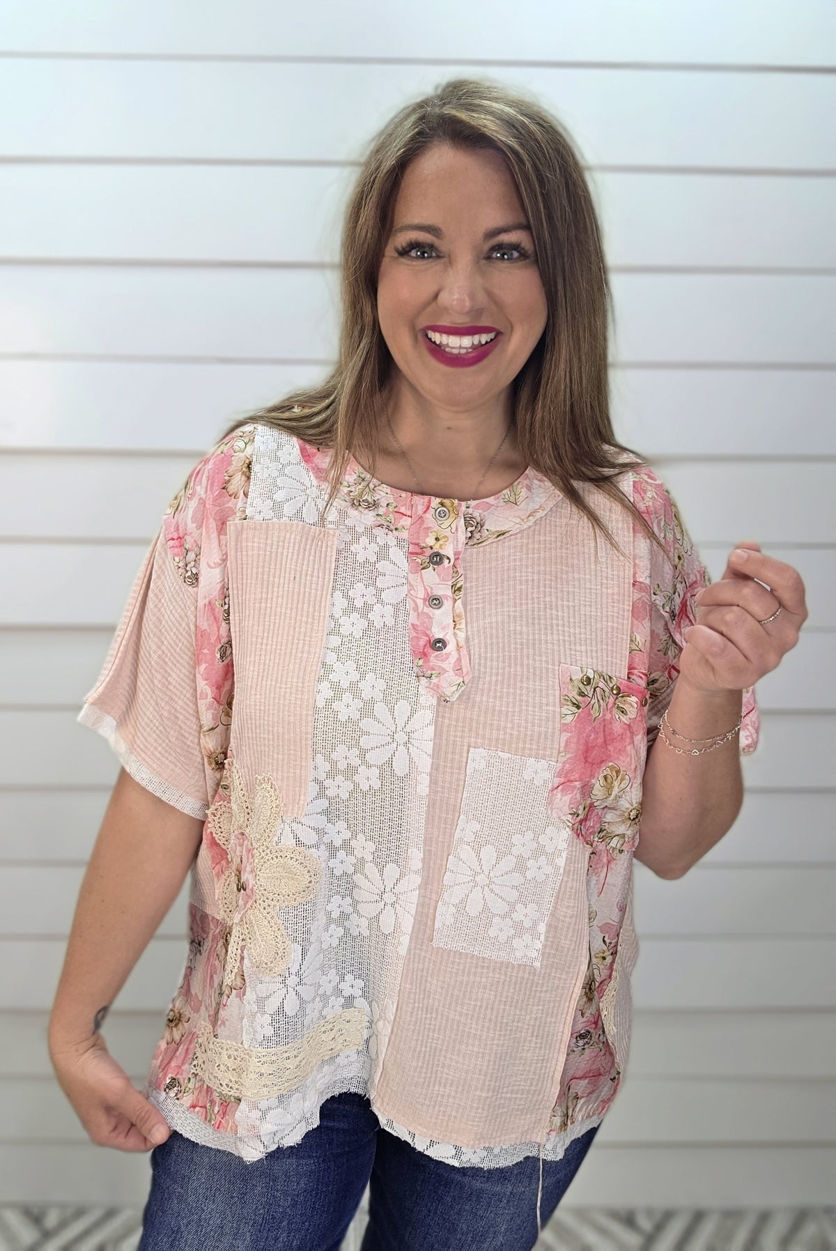 POL LIGHT PINK FLORAL/LACE PATHWORK TOP