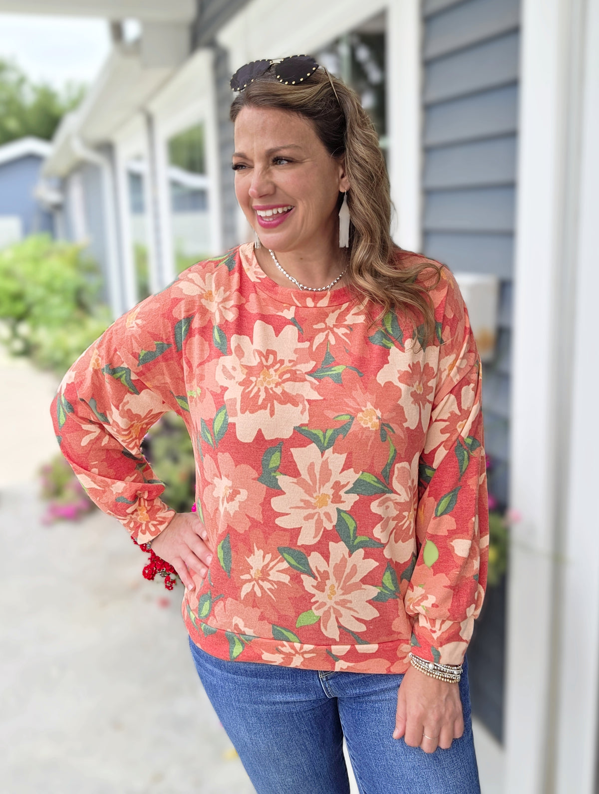 RED BRUSHED KNIT FLORAL TOP