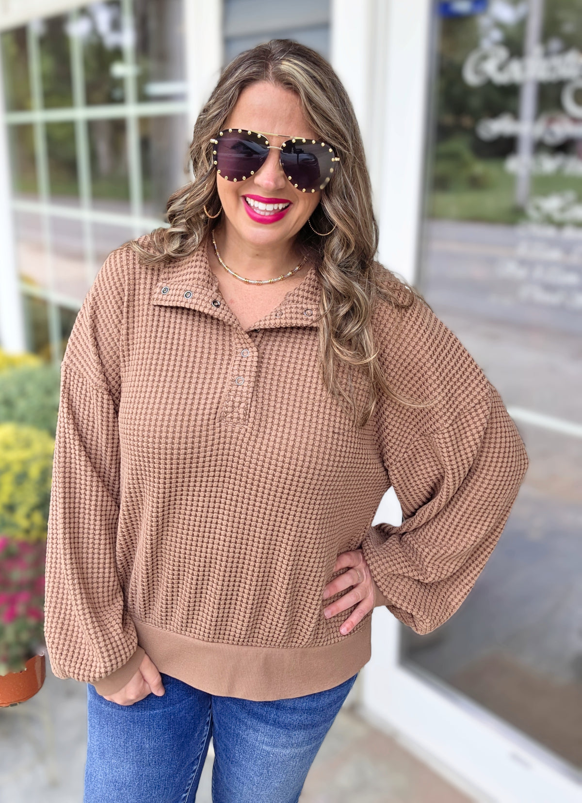 CHOCOLATE WAFFLE TEXTURE SNAP QUARTER KNIT TOP
