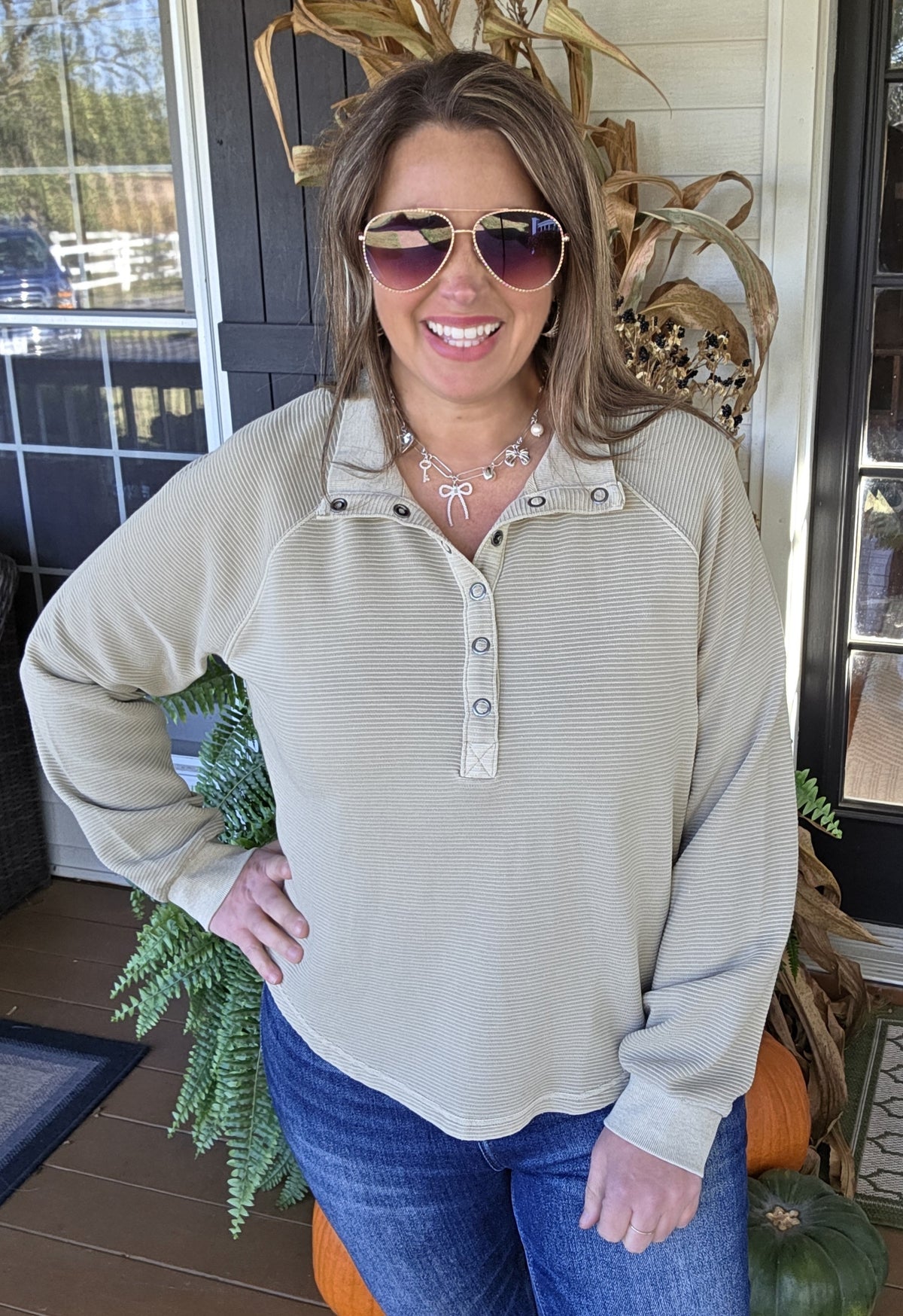 MOCHA HORTIZONTAL RIB TEXTURED SNAP BUTTON TOP