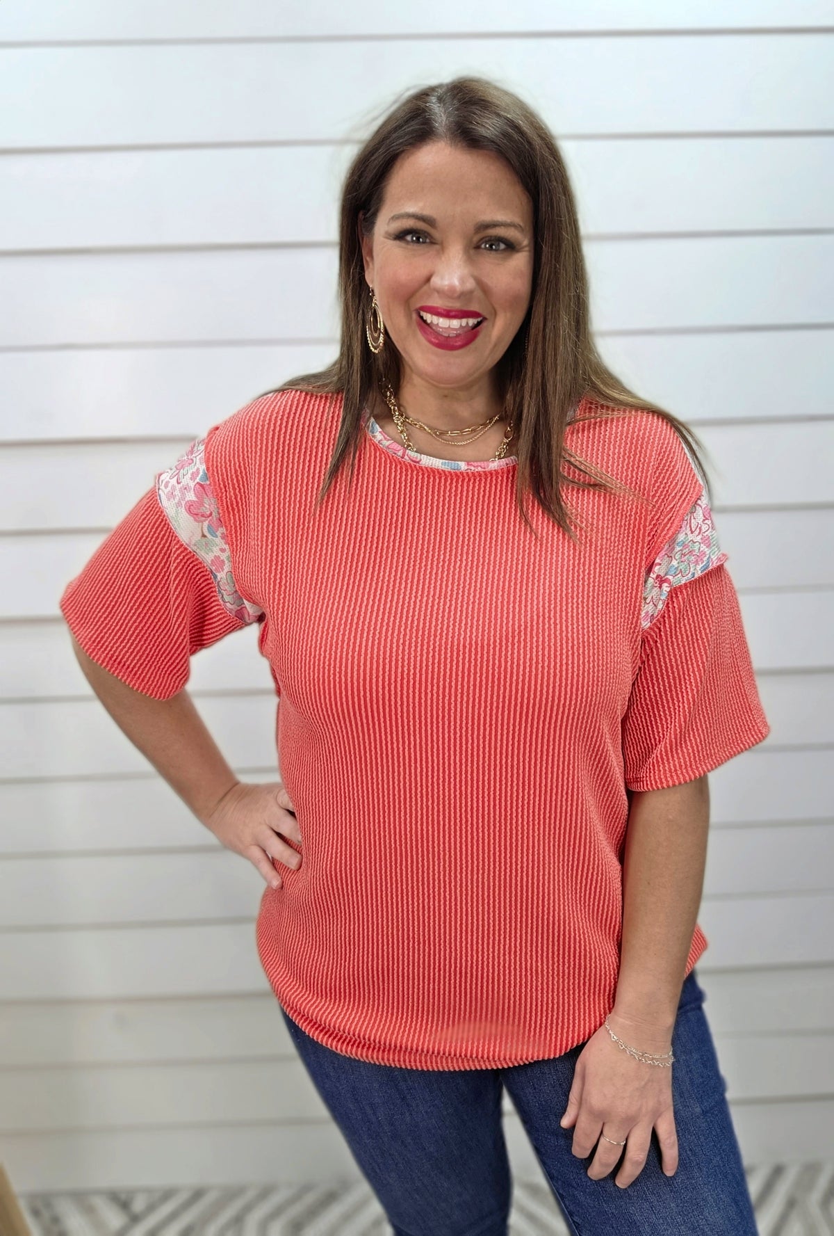 CORAL RAISED RIBBED KNIT TOP W/ FLORAL CONTRAST