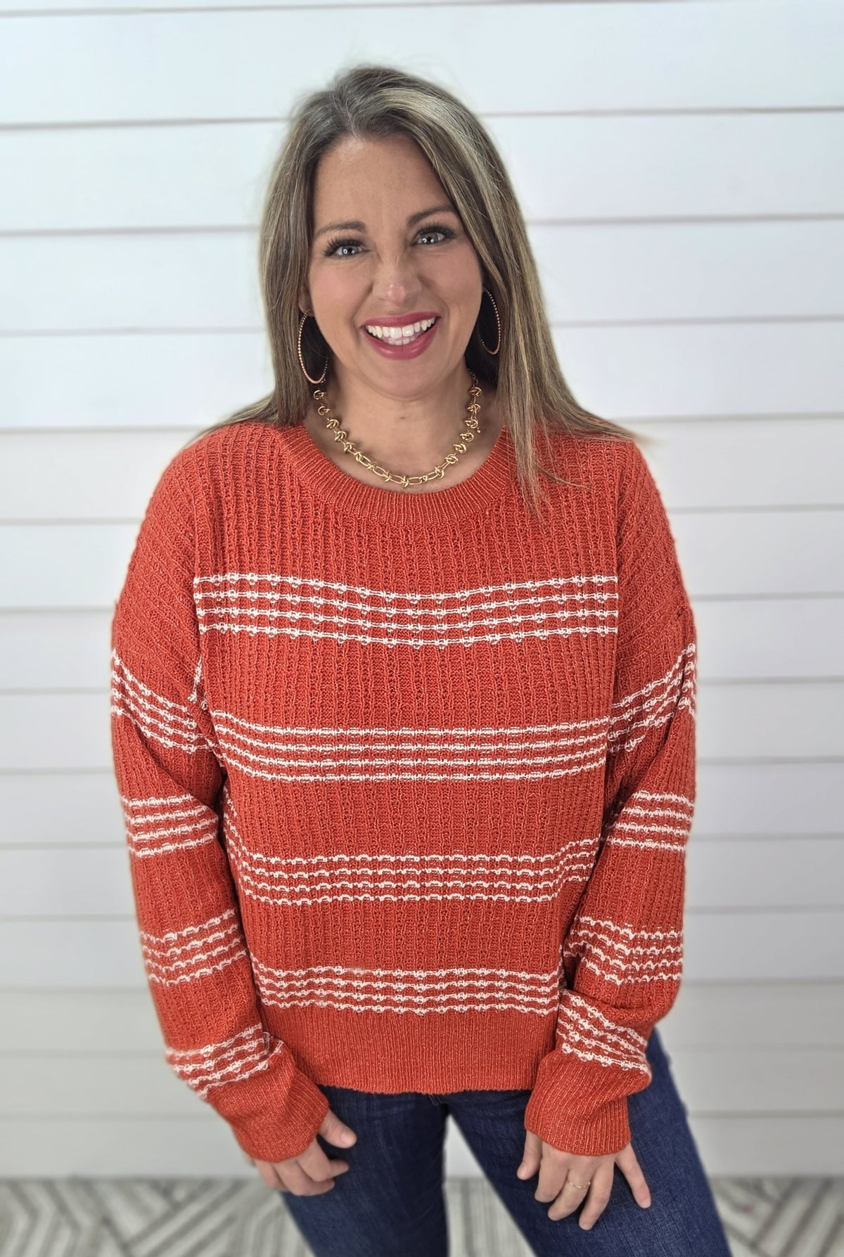 RED/CREAM TEXTURED STRIPED KNIT SWEATER