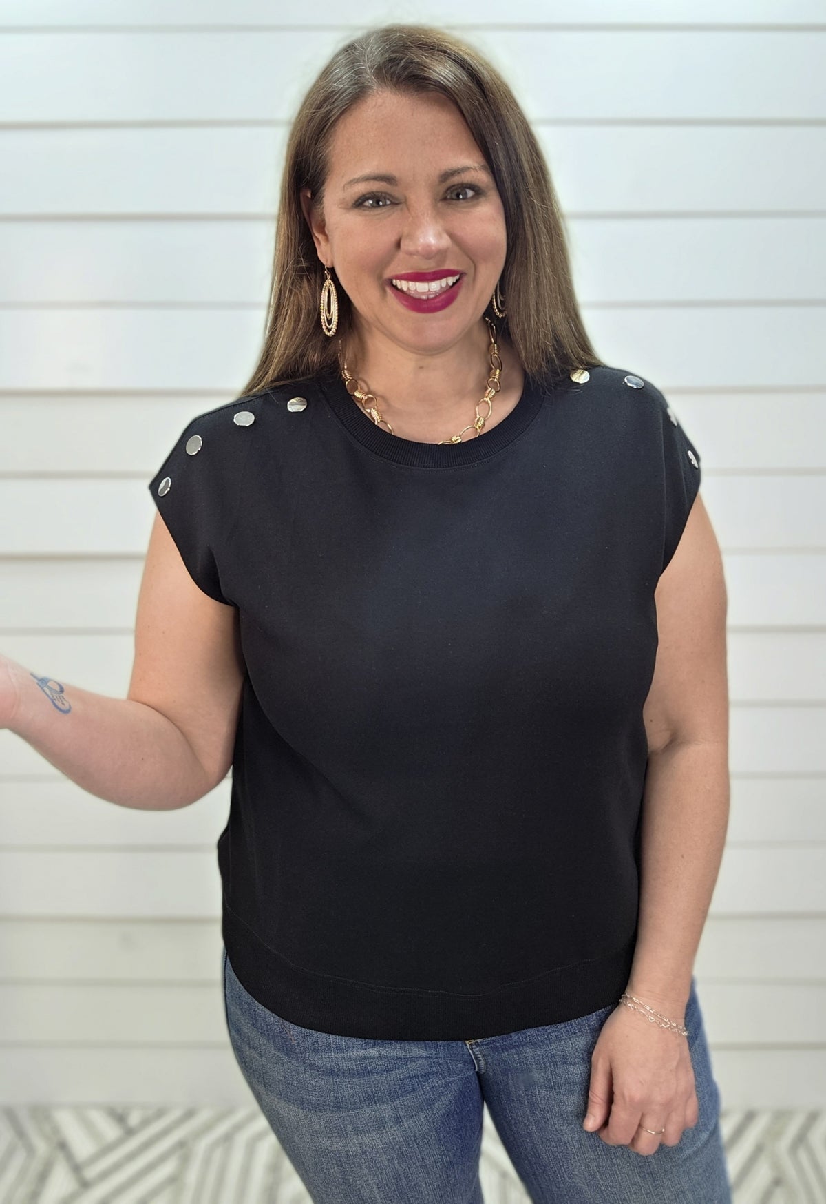 BLACK CAP SLEEVE KNIT TOP W/ BUTTON DETAIL