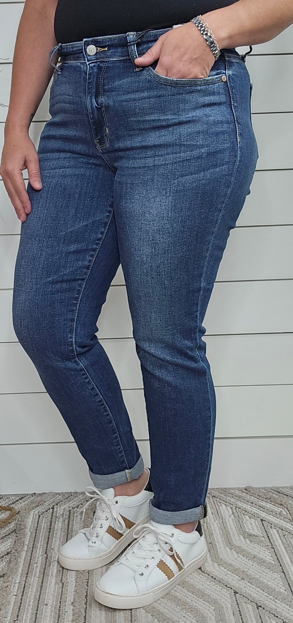 JUDY BLUE DK CORE MIDRISE CUFFED BOYFRIEND JEAN