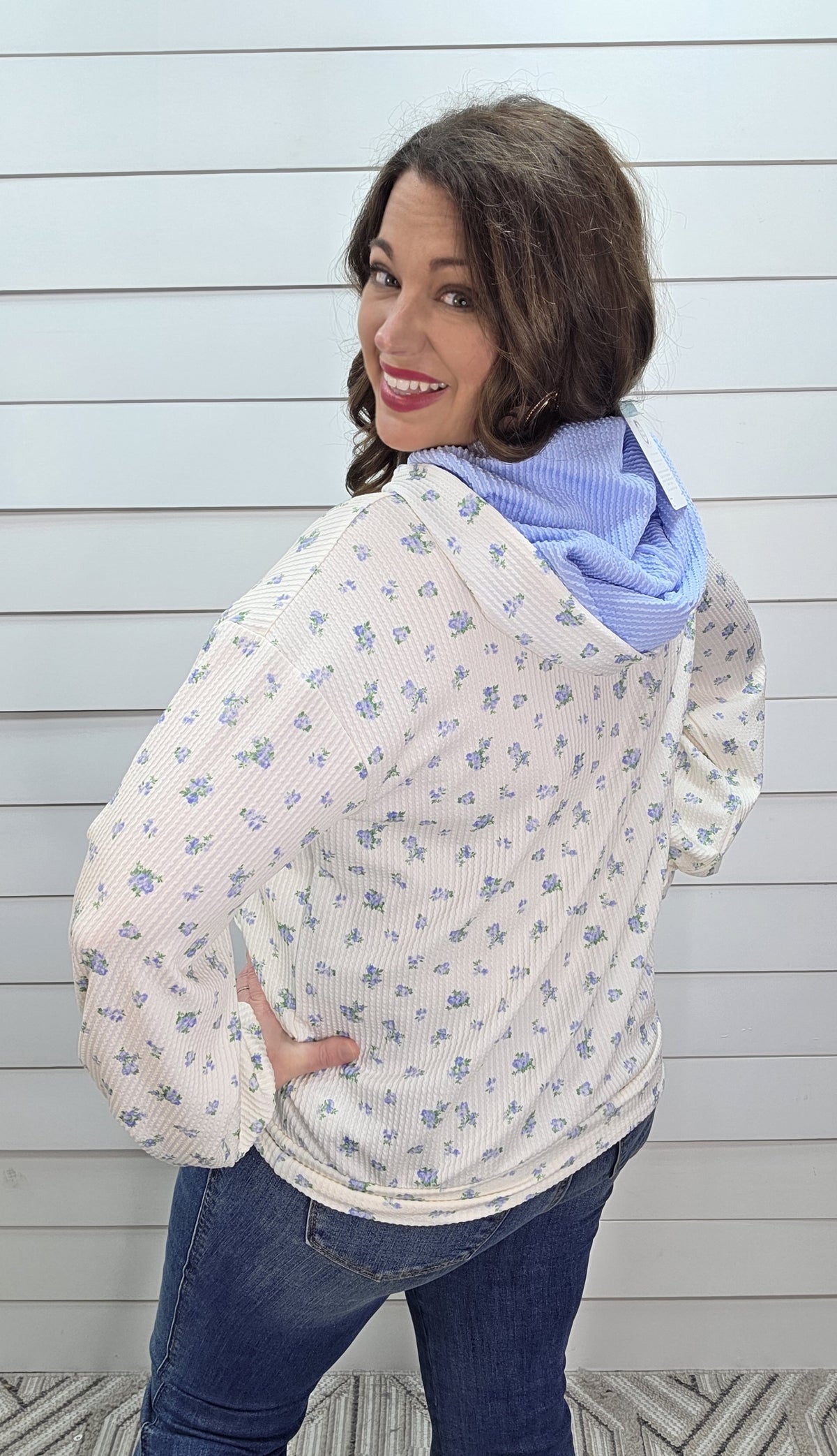 BLUE FLORAL RAISED RIBBED PULLOVER LIGHT WEIGHT HOODIE