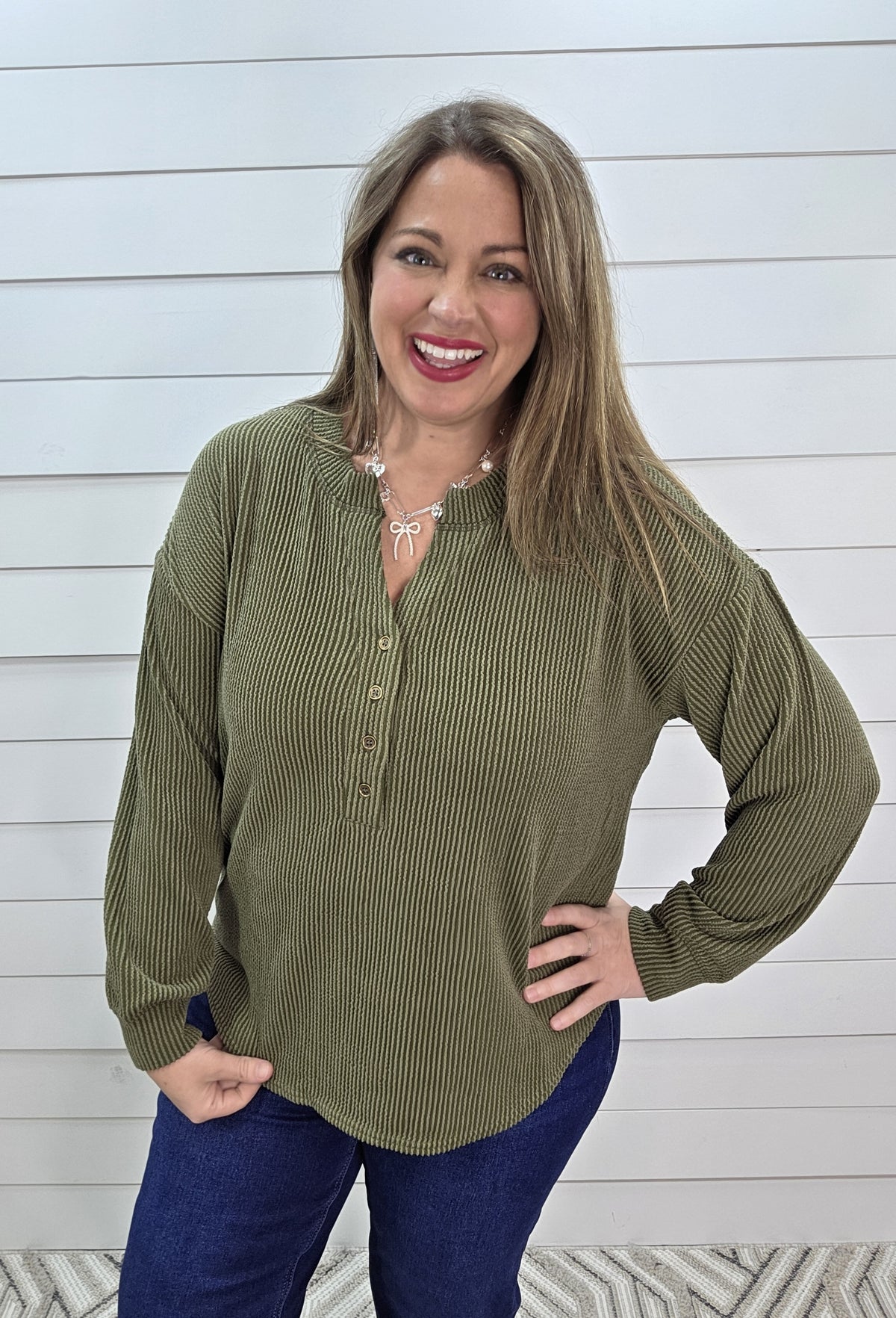 OLIVE RAISED RIBBED HENLEY KNIT TOP