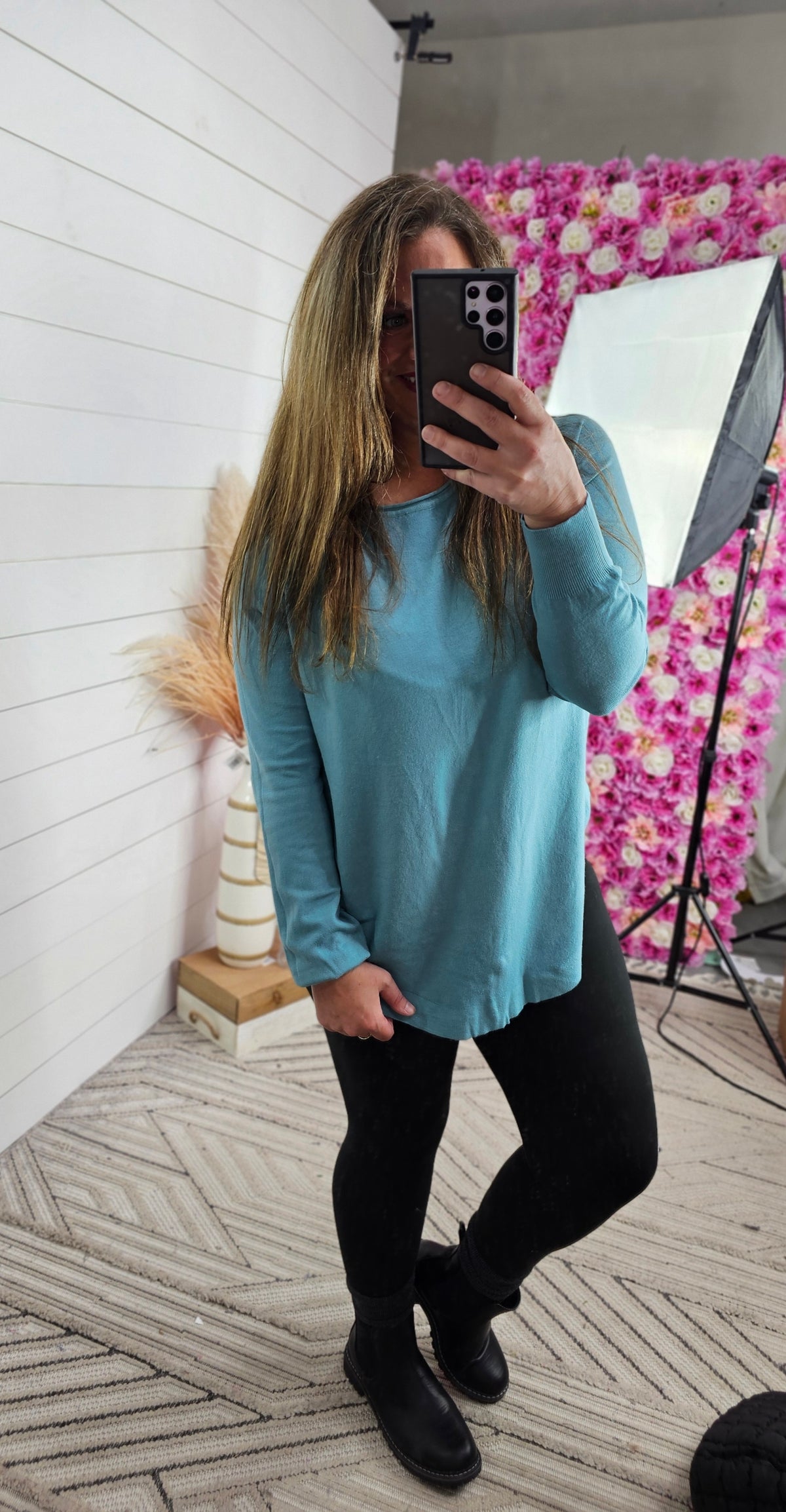 LIGHT JADE ULTRA SOFT CURVED HEM TOP