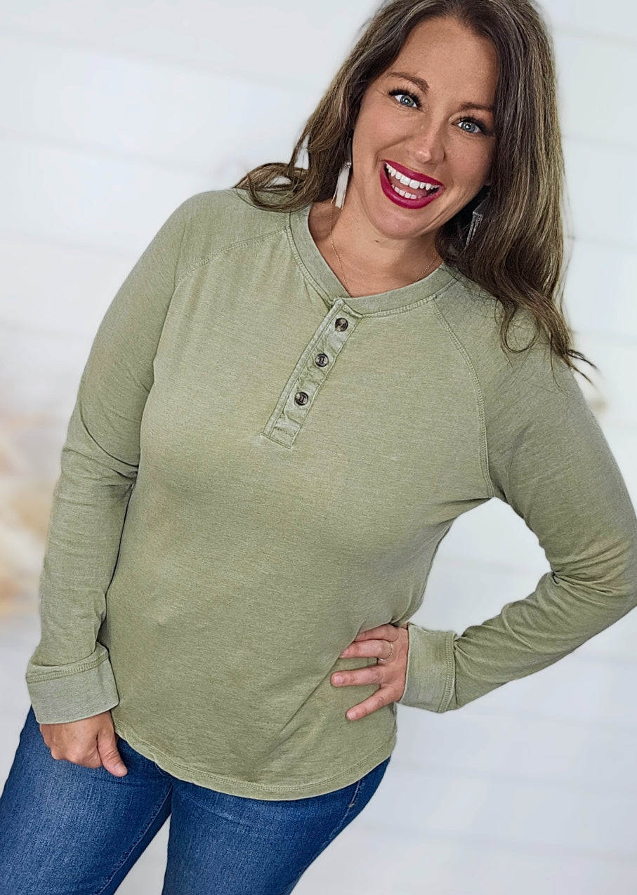 MINERAL WASH OLIVE BUTTON NECK TOP