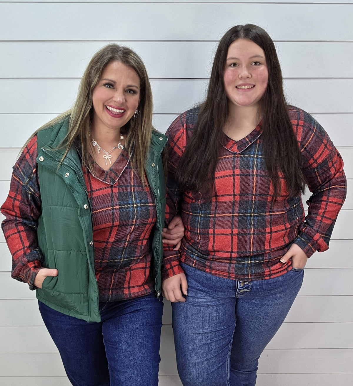 RED/GREEN PLAID V NECK KNIT TOP