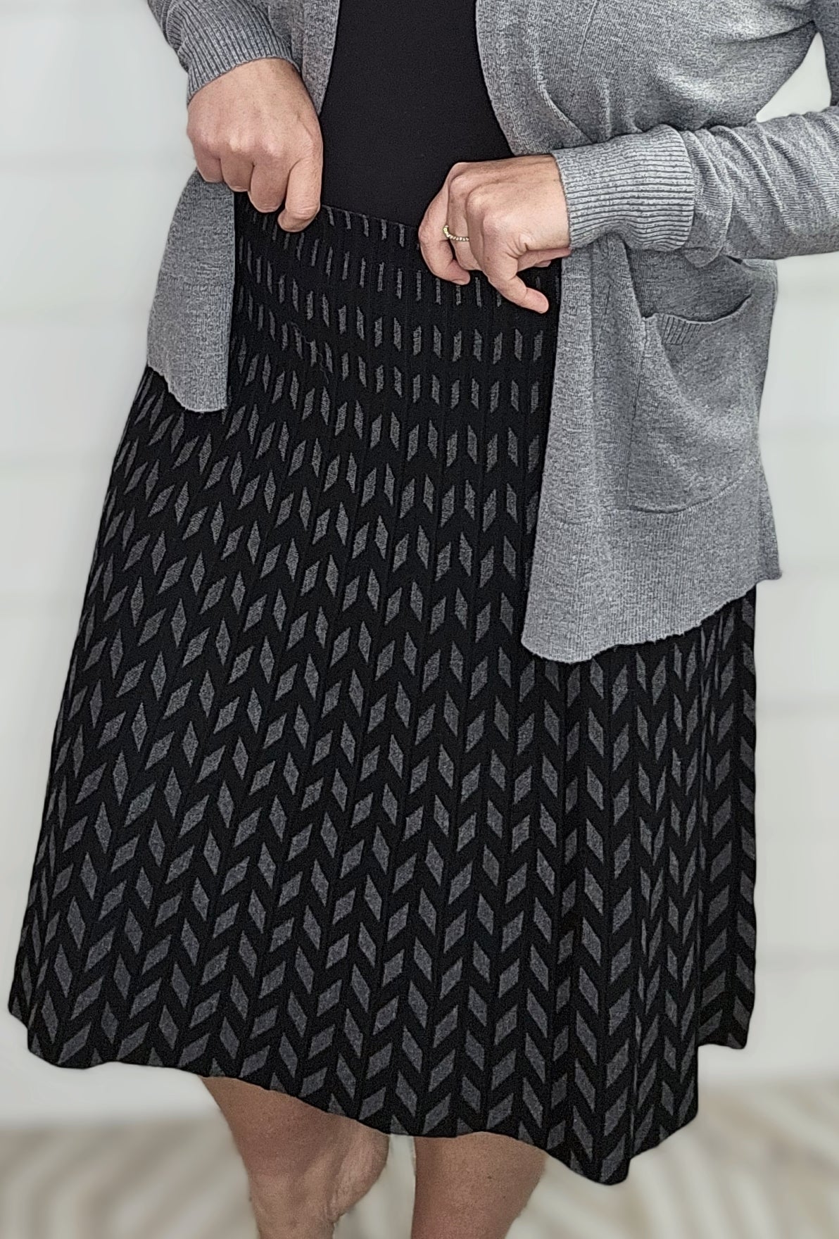 KAREN HART BLACK/GREY TEXTURED KNIT SKIRT