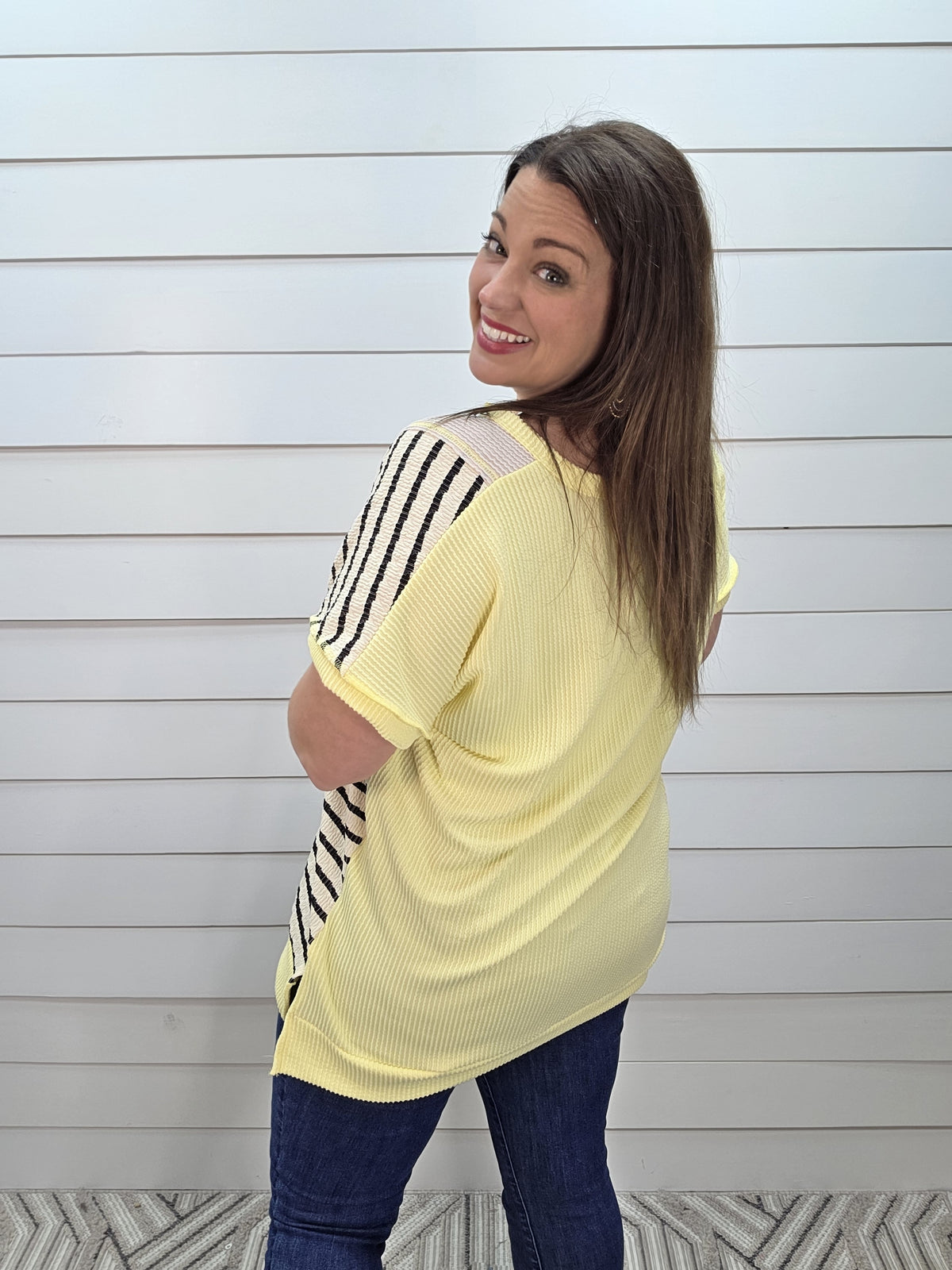 YELLOW/STRIPED COLORBLOCK RAISED RIBBED KNIT TOP