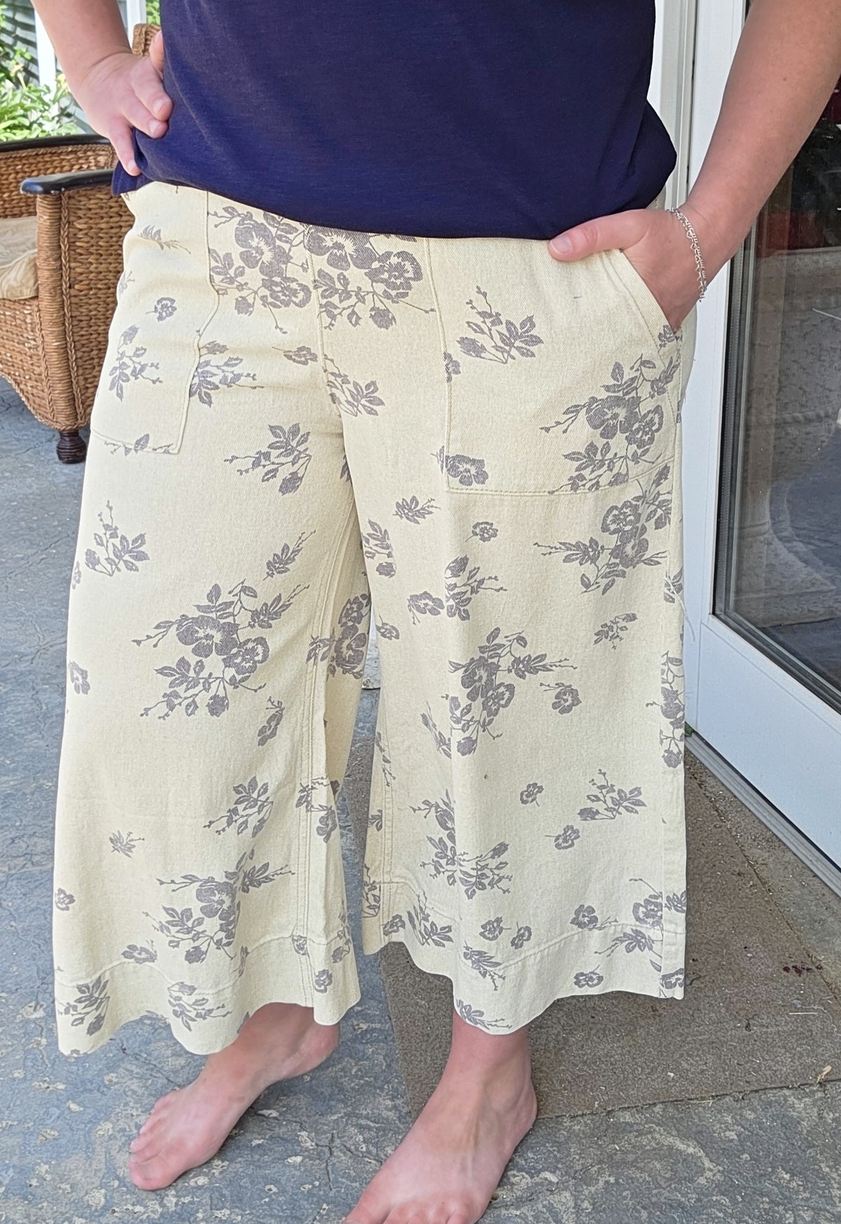 LIGHT KHAKI FLORAL PULLON JEANS