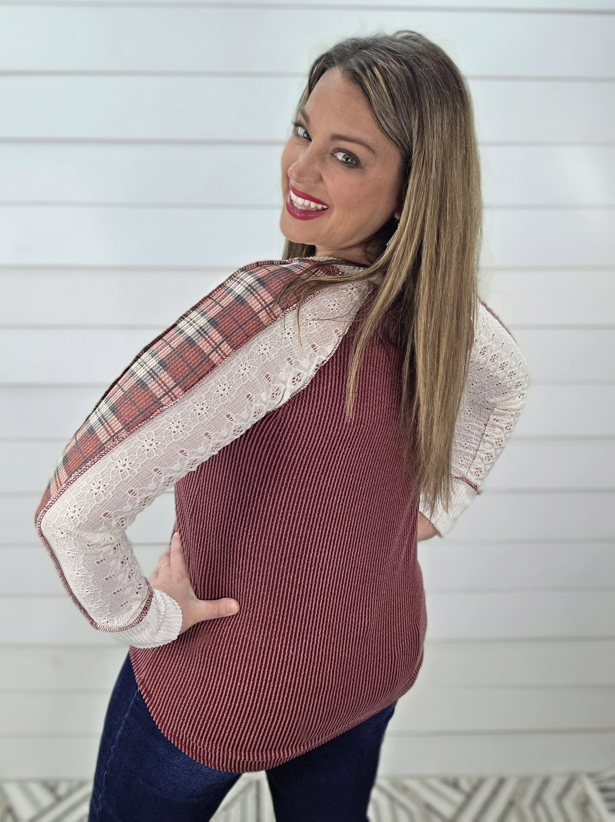 BURGUNDY LACE/PLAID CONTAST SLEEVE RAISED RIBBED TOP