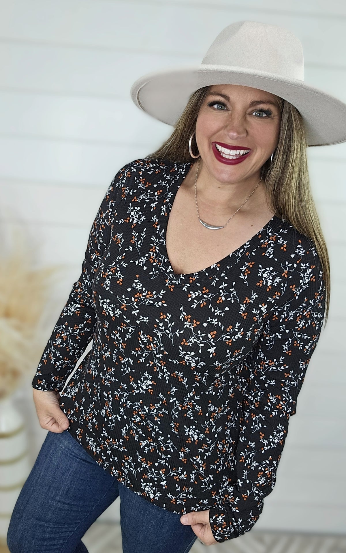 BLACK RIBBED TEXTURED RUST FLORAL V NECK TOP