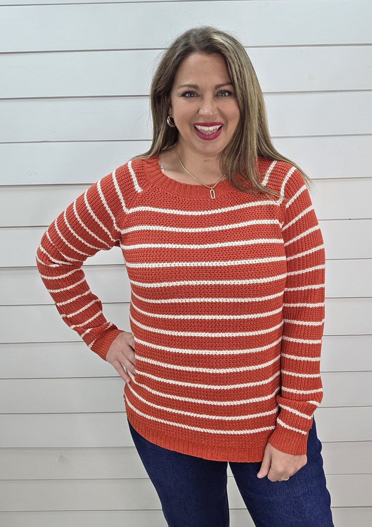 RED/WHITE STRIPED WAFFLE TEXTURE CUVED HEM SWEATER