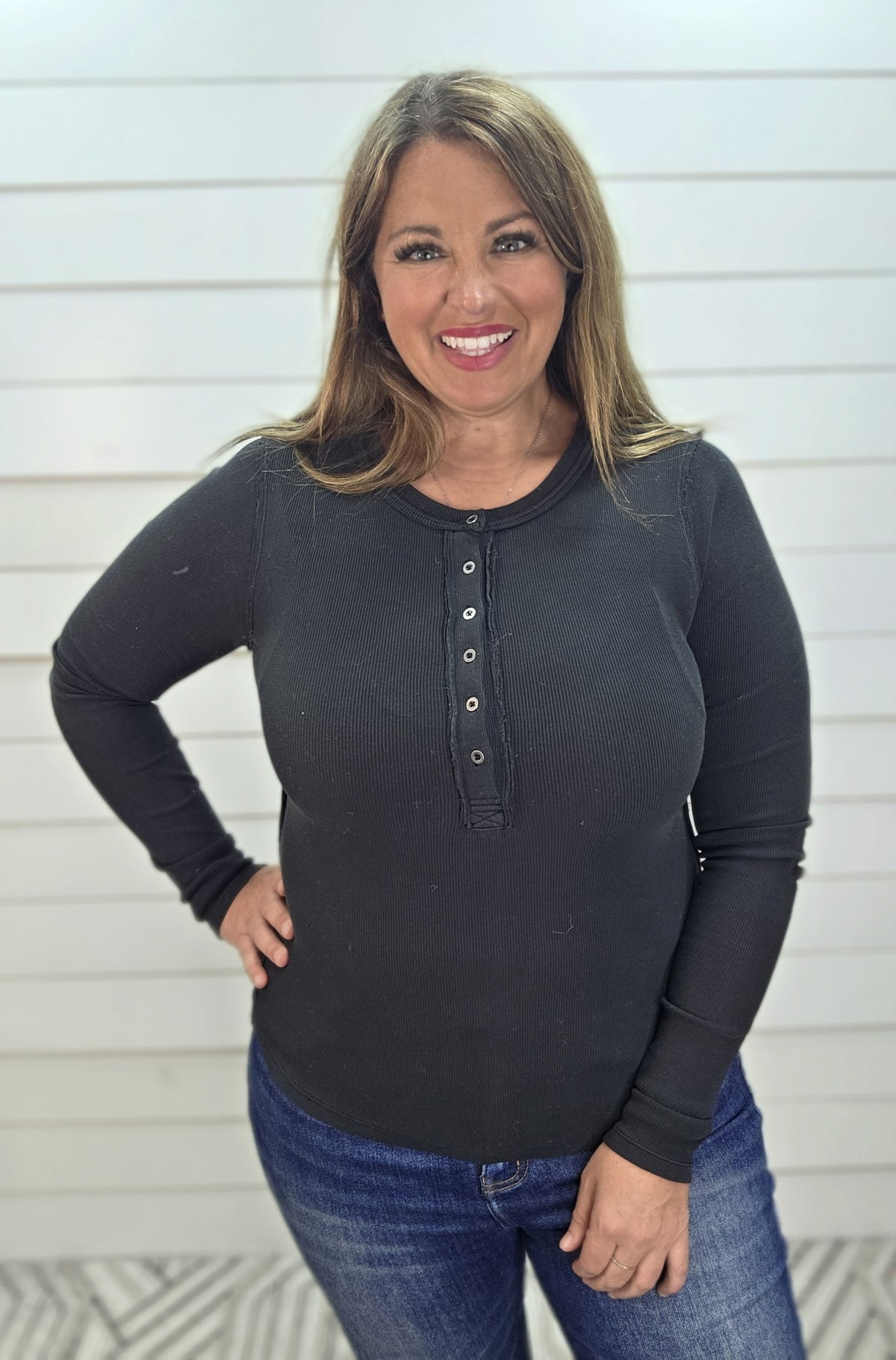 BLACK FITTED HENLEY RIBBED KNIT TOP