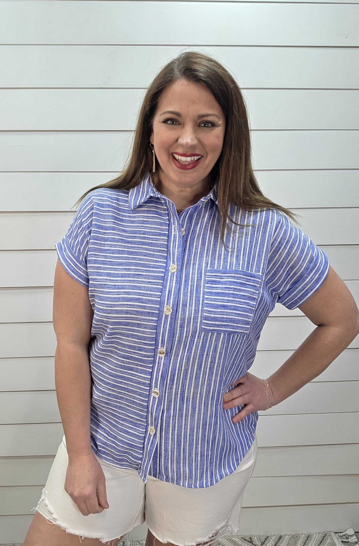CHAMBRAY STRIPED CONTRAST BUTTON TOP