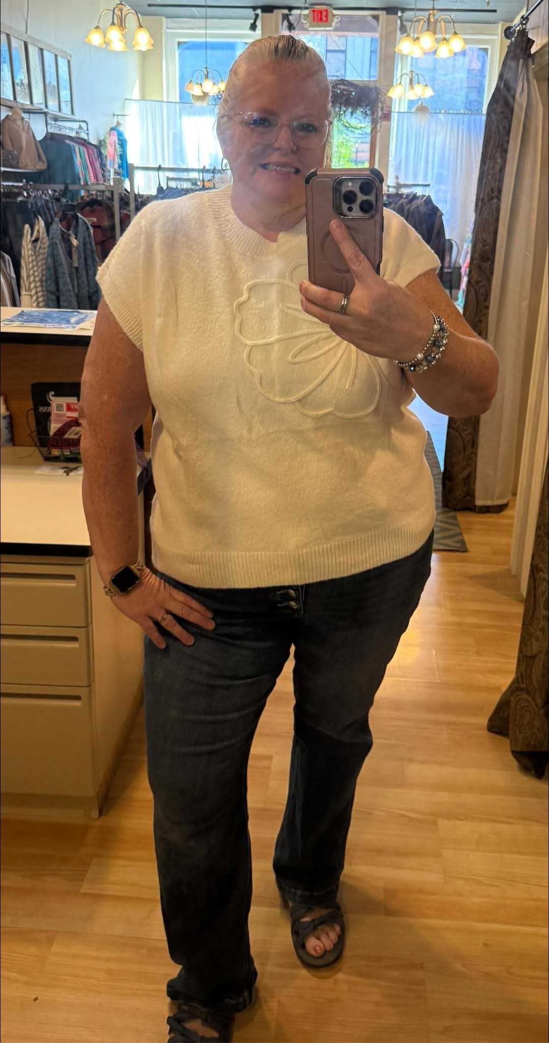 WHITE 3D LARGE FLORAL KNIT SWEATER VEST