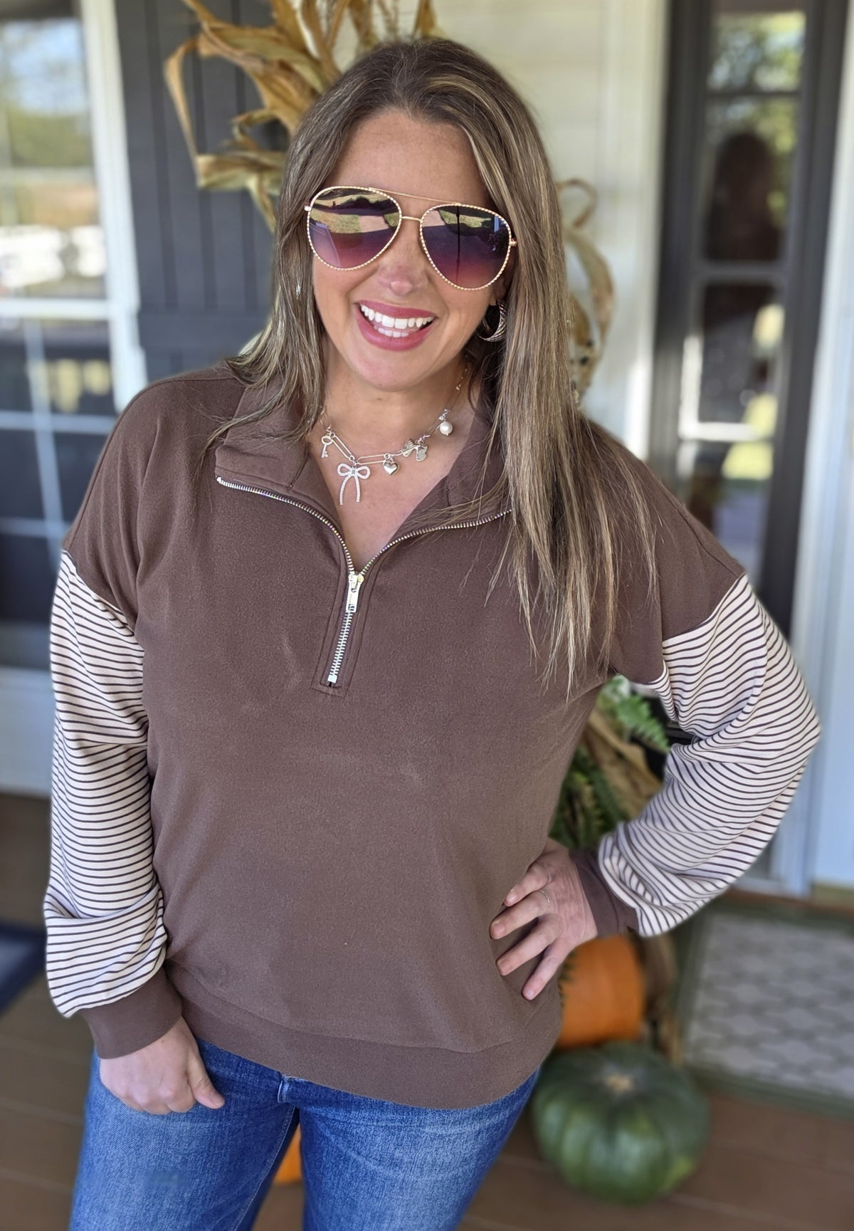 BROWN/STRIPED SLEEVE QUARTER ZIP KNIT PULLOVER