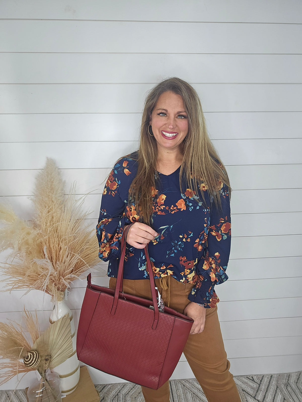 NAVY FLORAL WOVEN TOP W/ SMOCKED CUFF SLEEVES